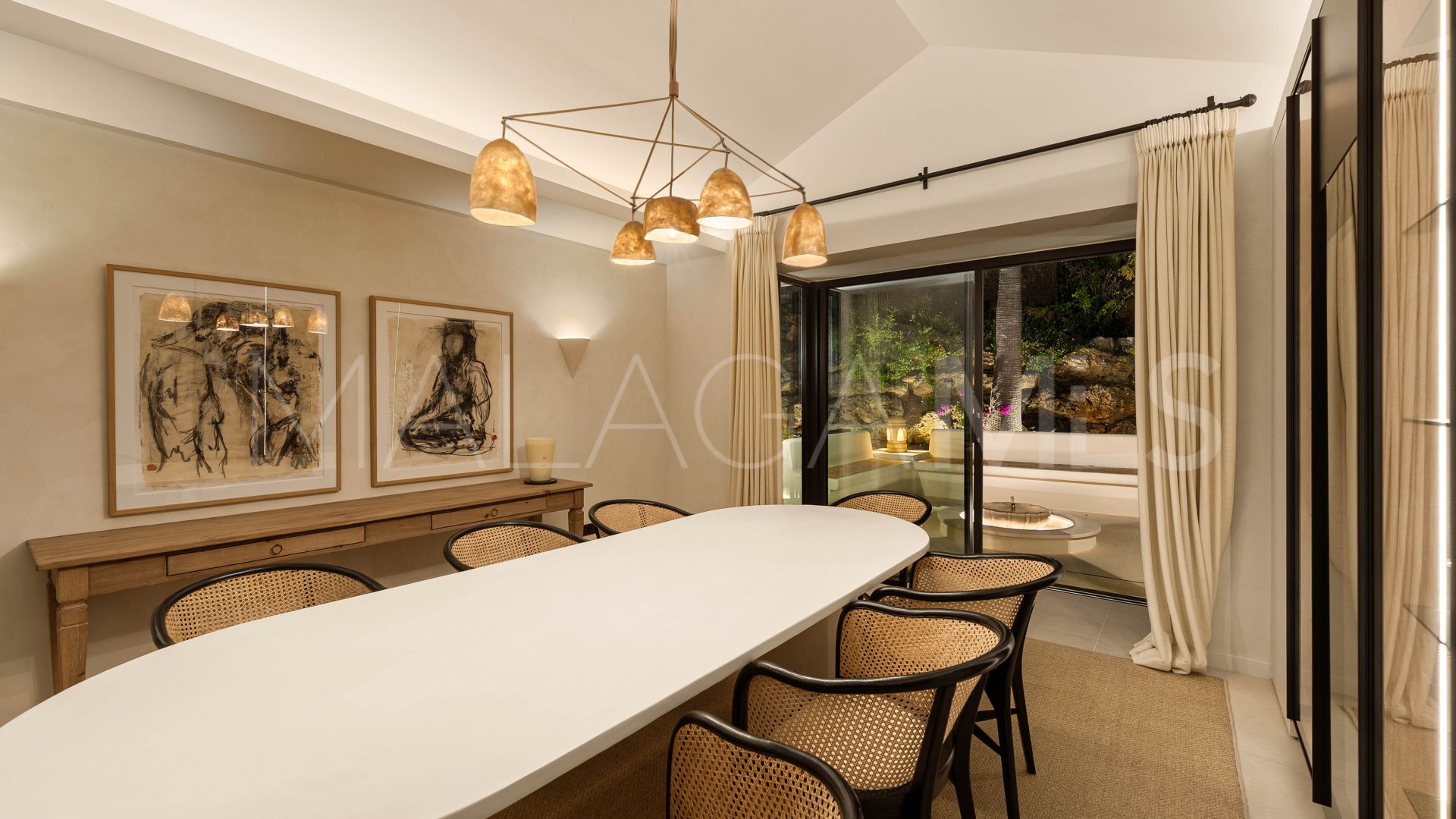 Villa for sale in Nueva Andalucia