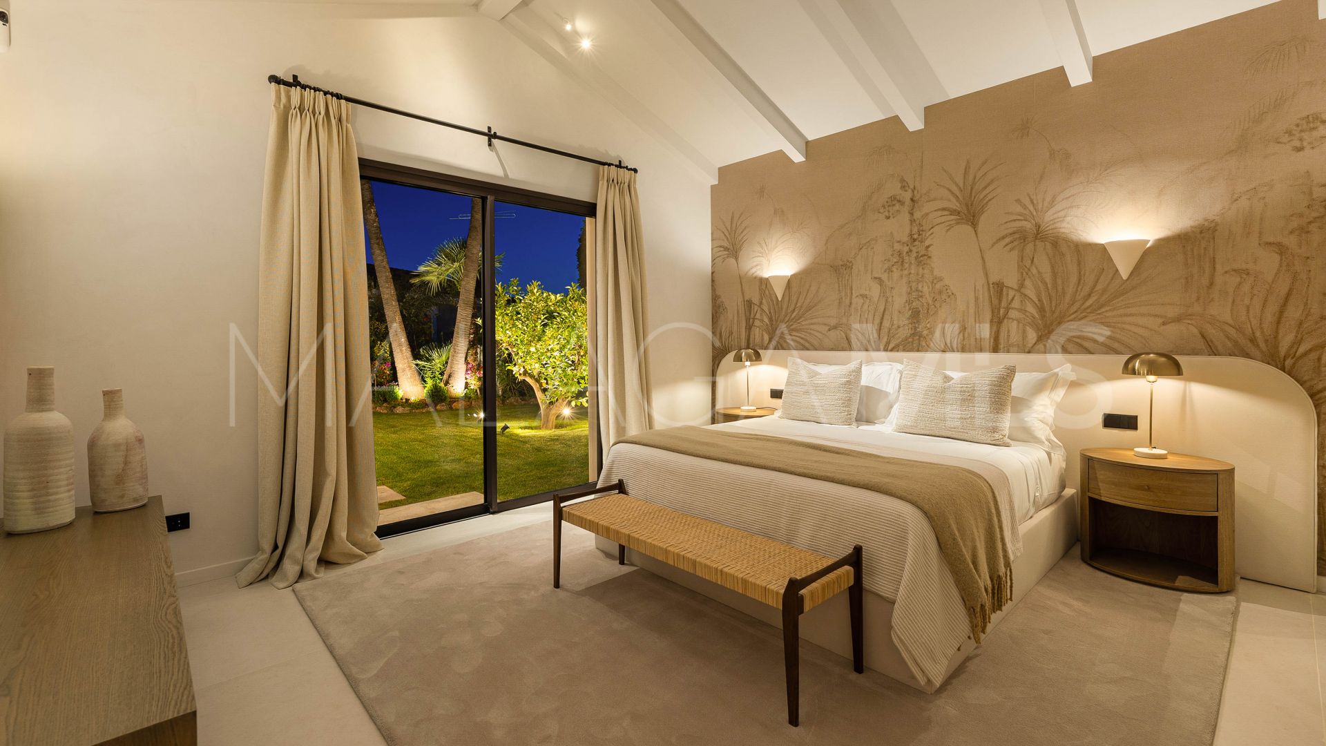 Villa for sale in Nueva Andalucia