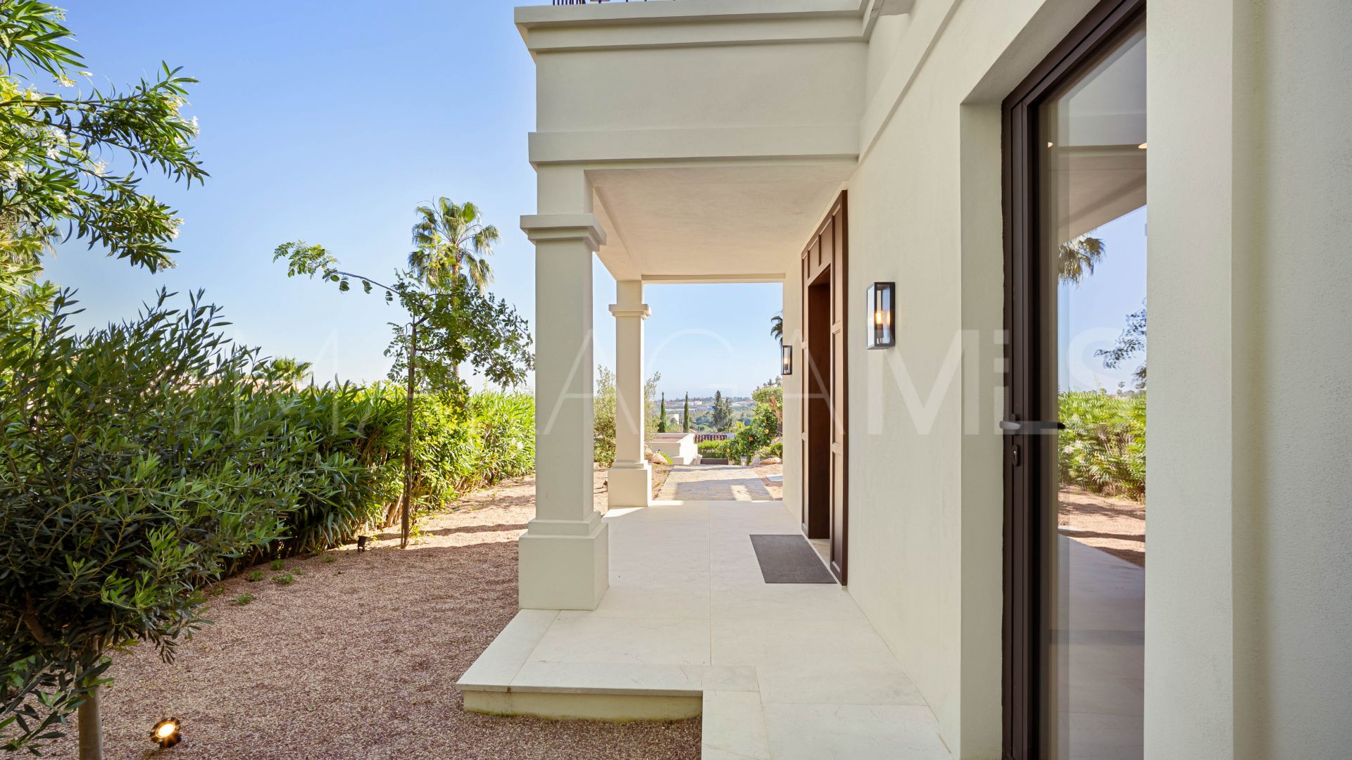 Villa for sale in Nueva Andalucia