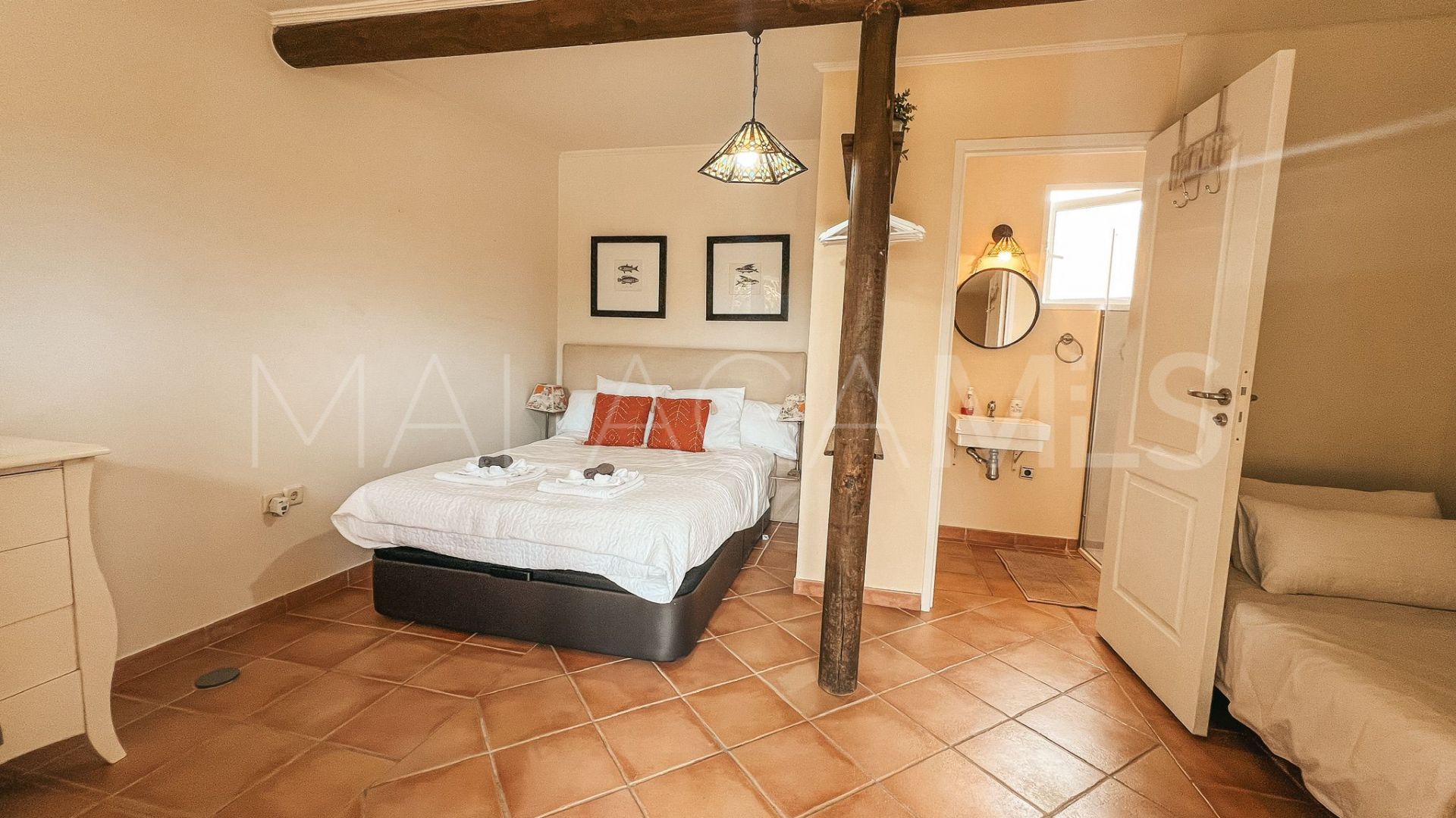 Villa for sale in Los Jazmines