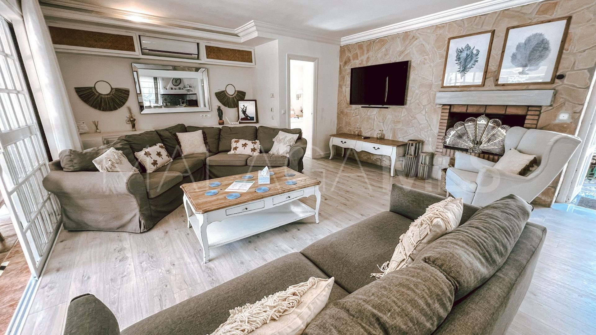 Villa for sale in Los Jazmines