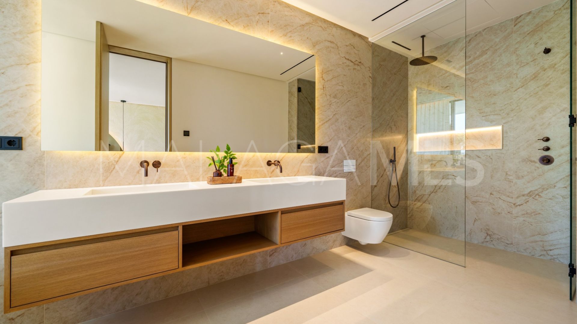 Villa for sale in Marbella Golden Mile with 5 bedrooms