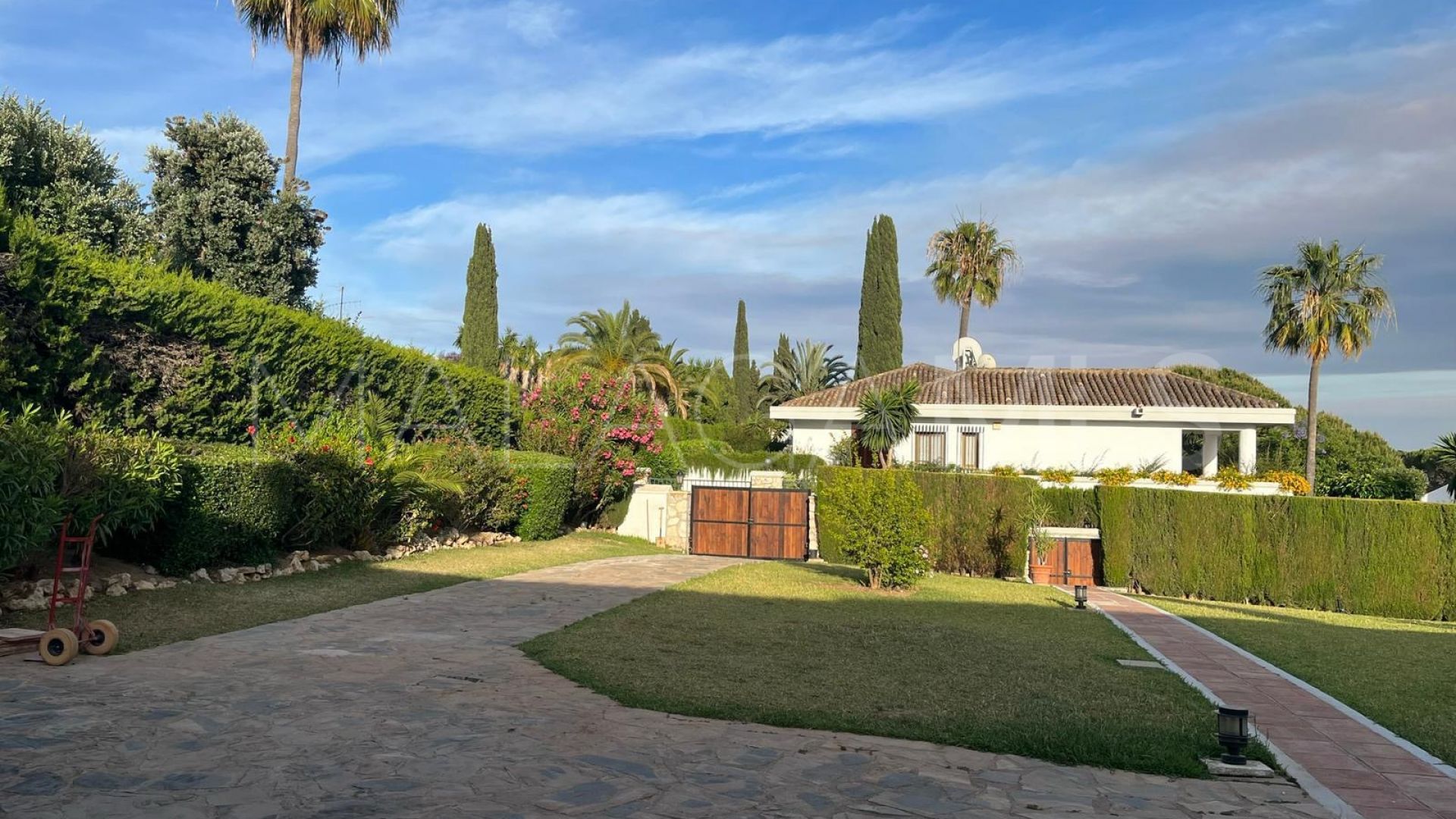 Villa for sale in Hacienda las Chapas with 4 bedrooms