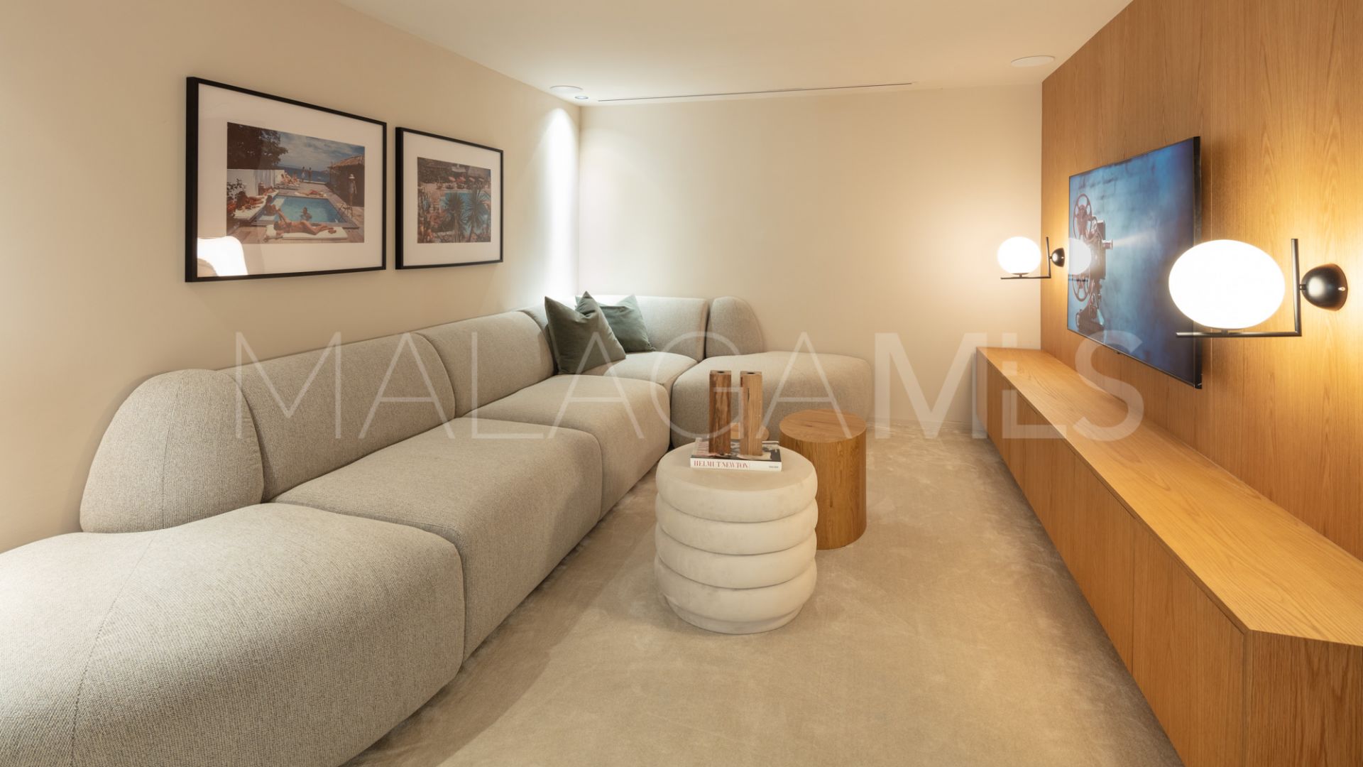 For sale villa with 4 bedrooms in Nueva Andalucia