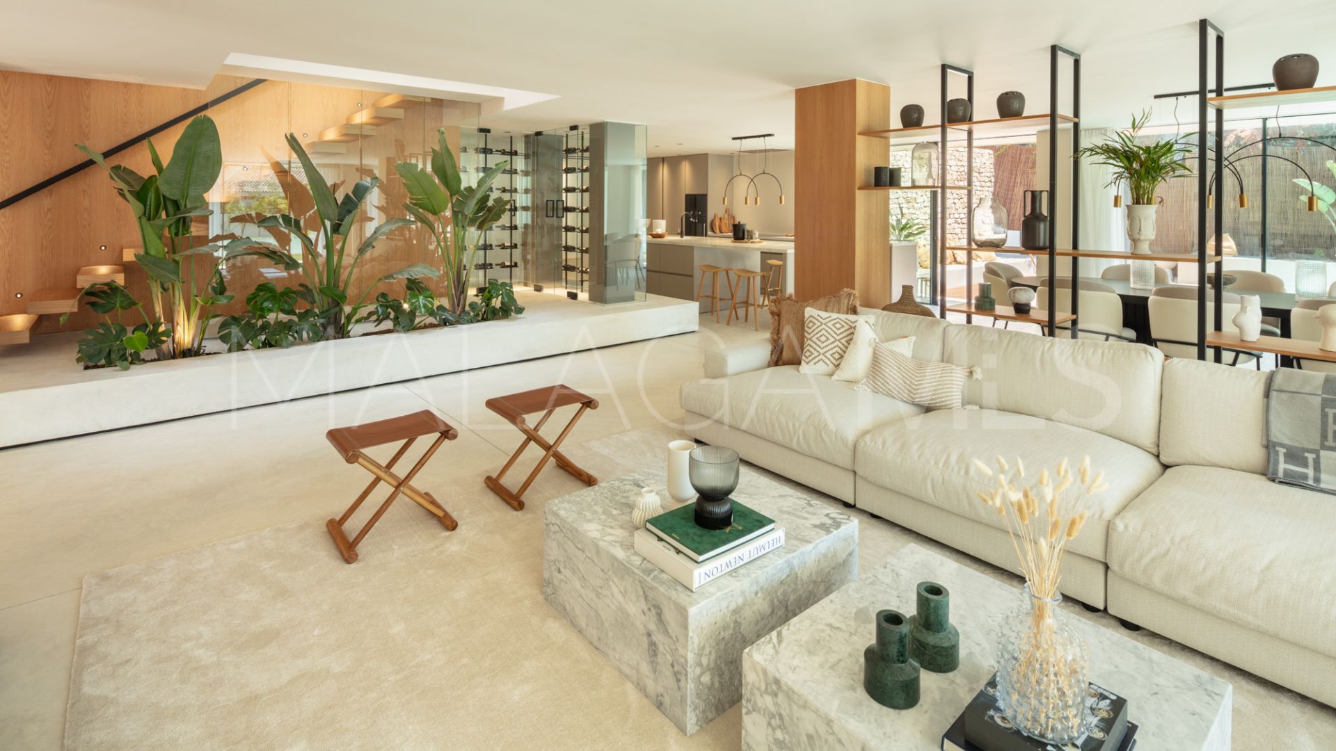 For sale villa with 4 bedrooms in Nueva Andalucia