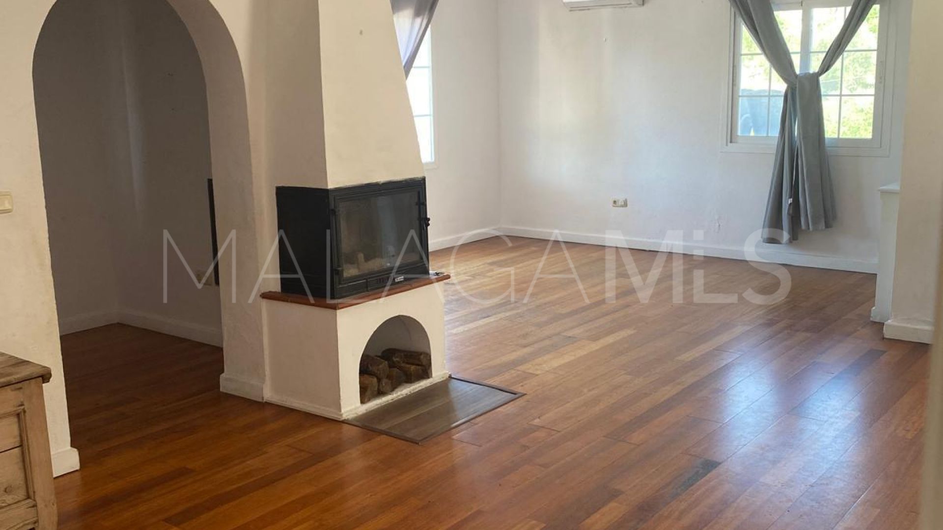 Villa for sale in Elviria