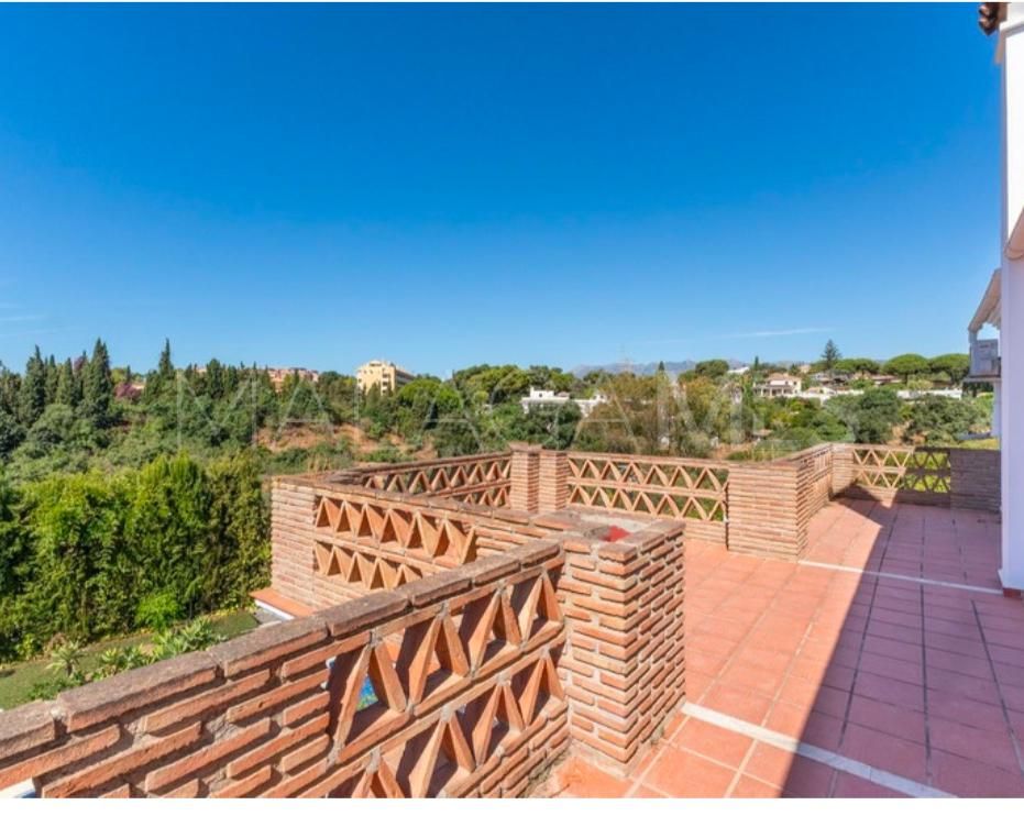 Villa for sale in Elviria