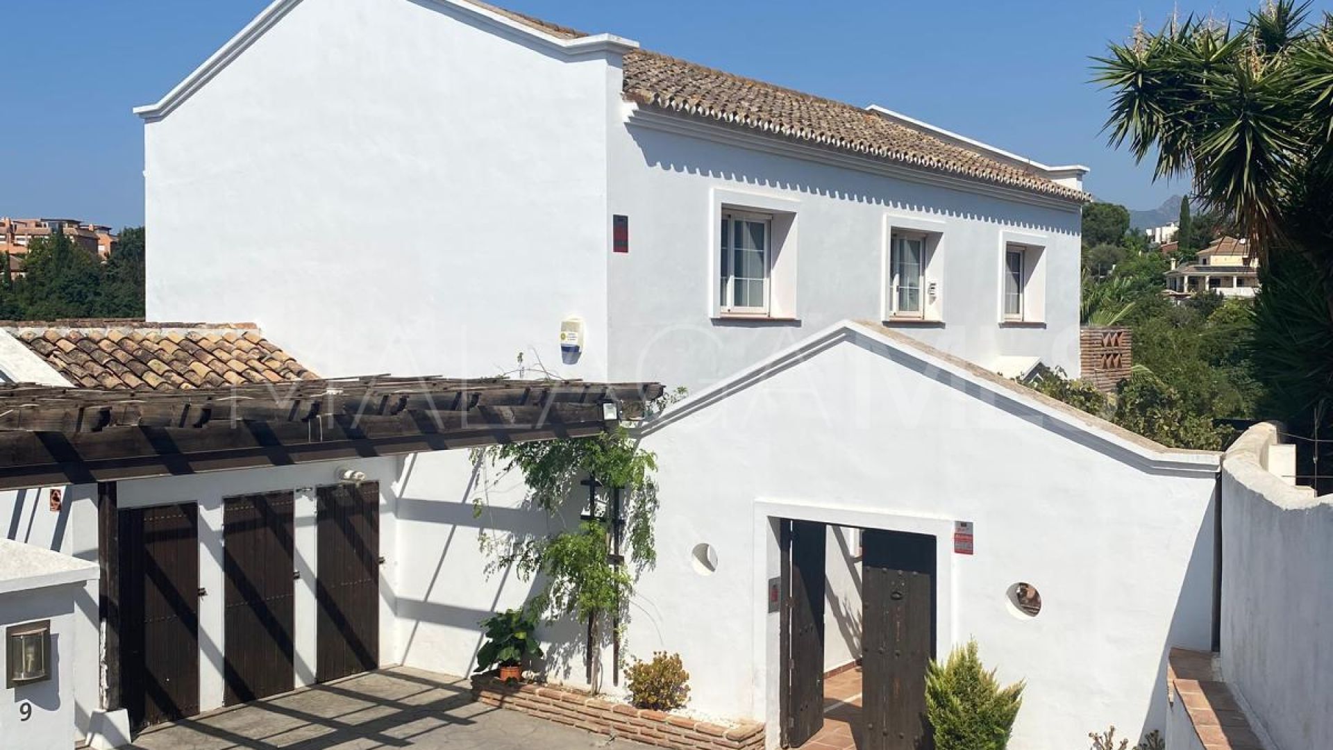 Villa for sale in Elviria