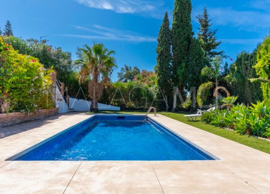 Villa for sale in Elviria