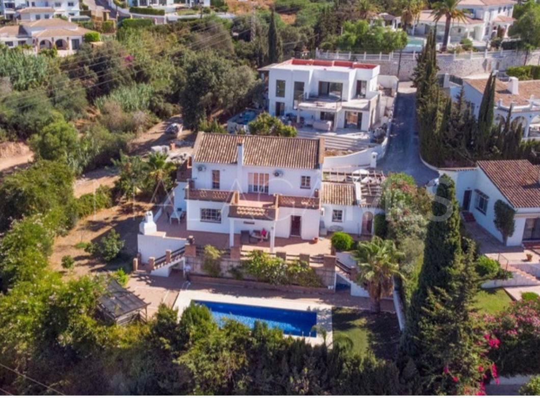 Villa for sale in Elviria