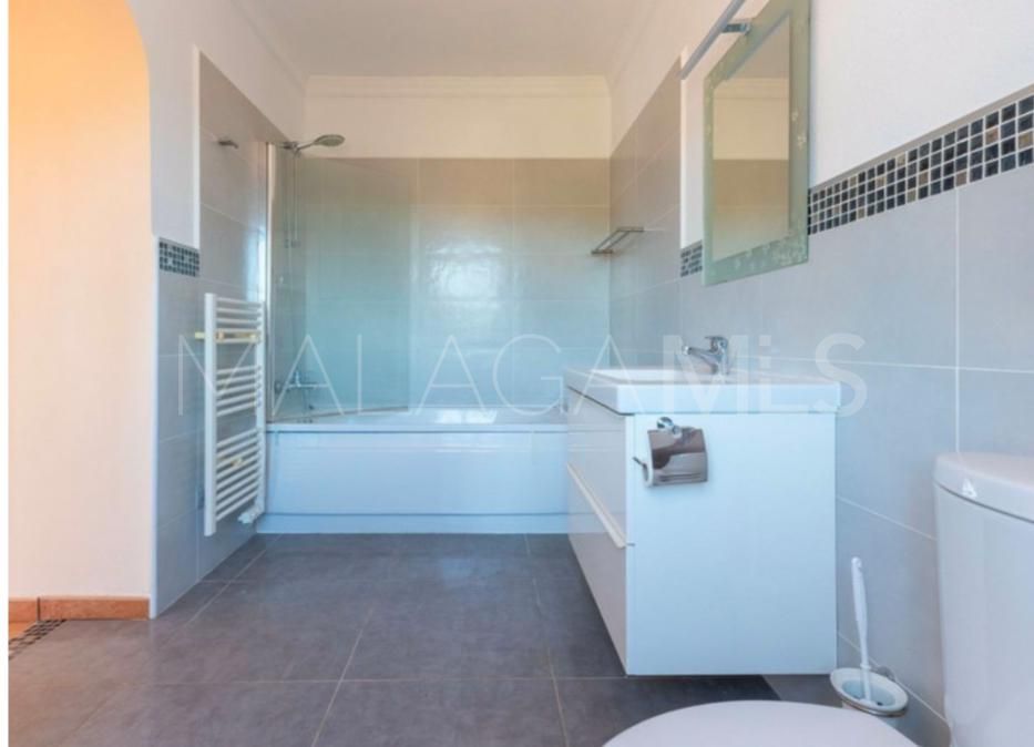 Villa for sale in Elviria
