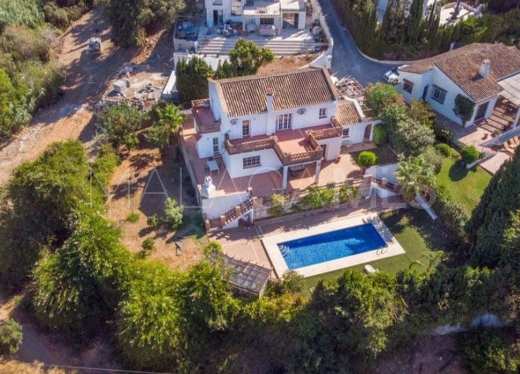 Villa for sale in Elviria