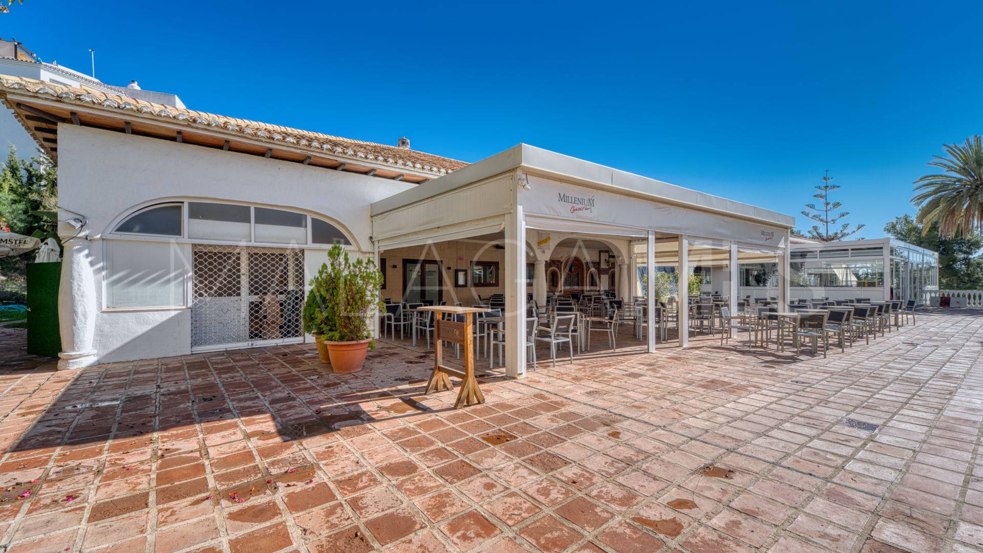 For sale commercial premises in Calahonda