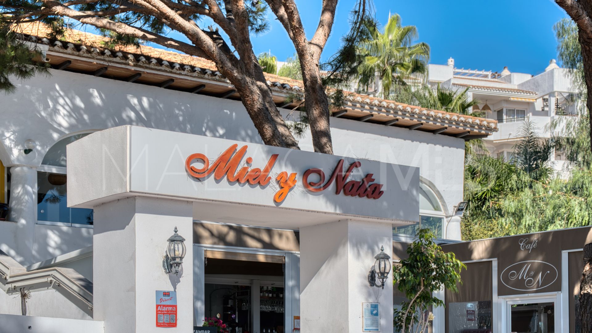 For sale commercial premises in Calahonda