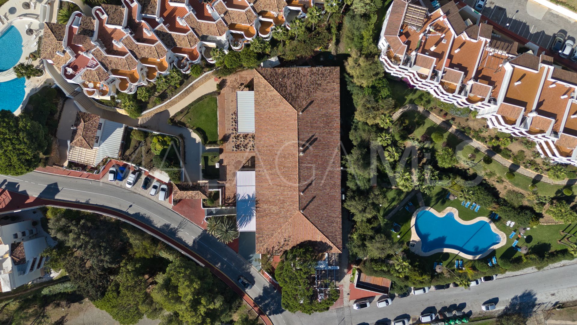 For sale commercial premises in Calahonda