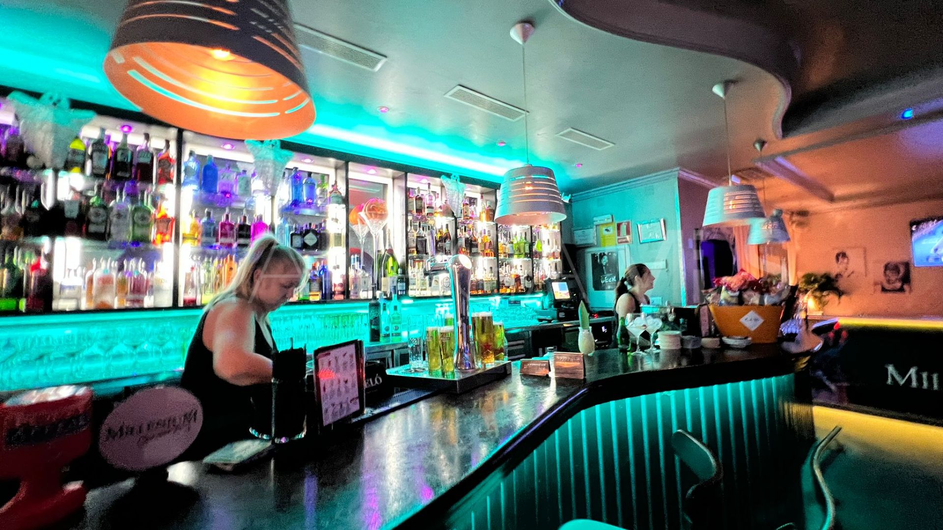 For sale commercial premises in Calahonda