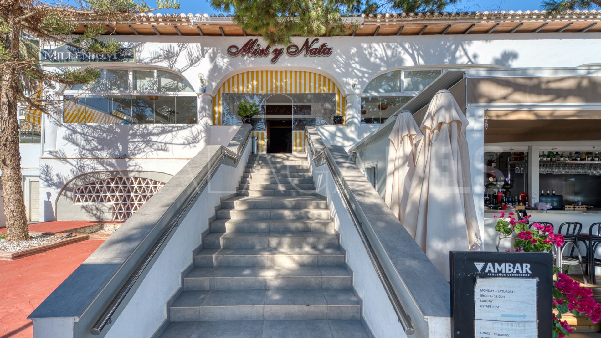 For sale commercial premises in Calahonda