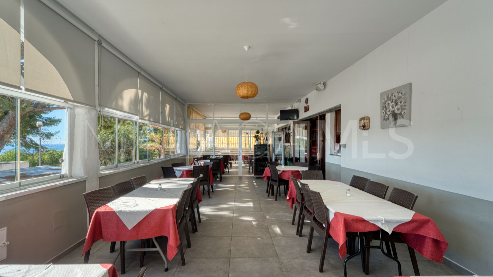 For sale commercial premises in Calahonda