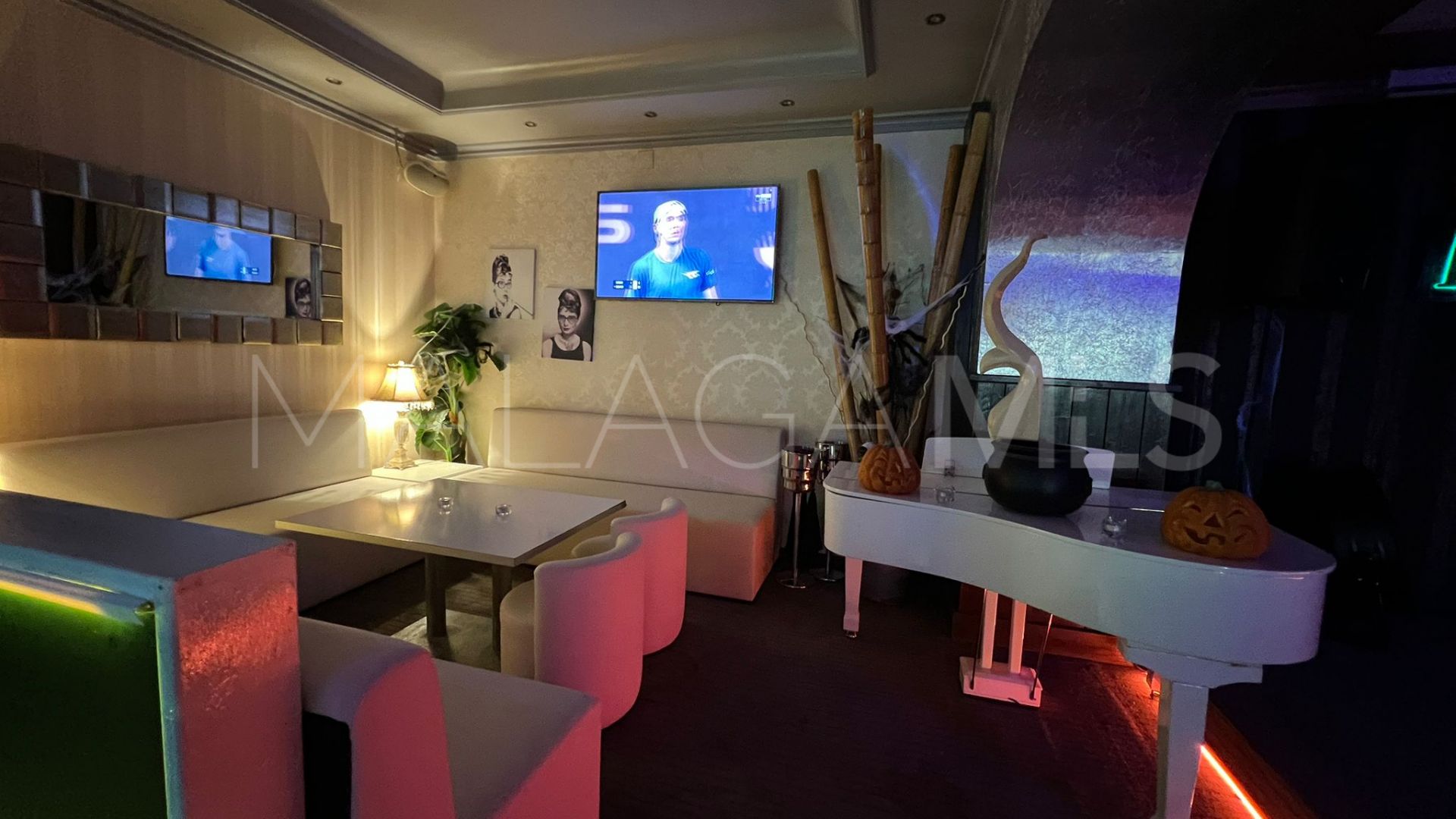 For sale commercial premises in Calahonda