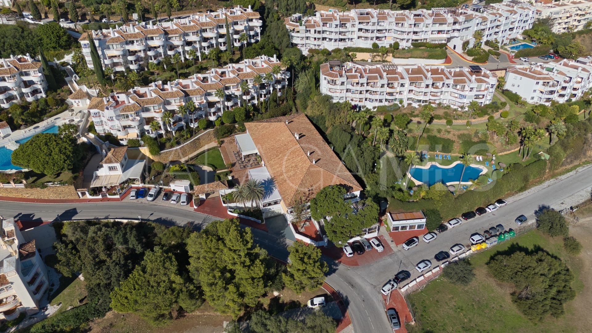 For sale commercial premises in Calahonda