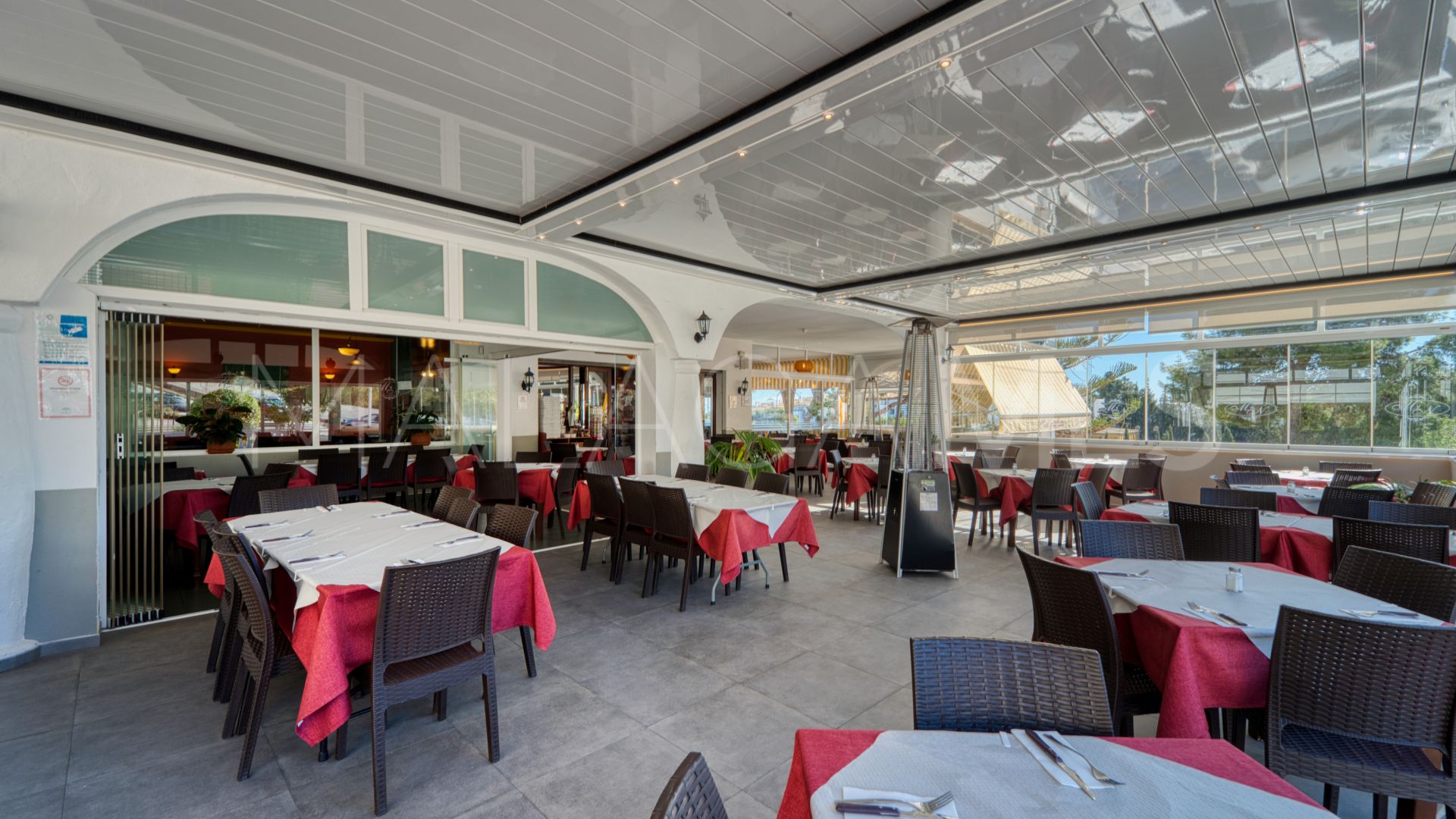 For sale commercial premises in Calahonda