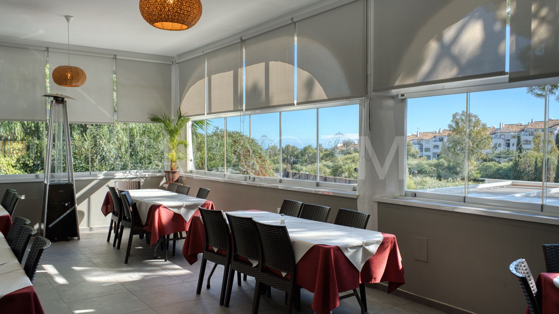 For sale commercial premises in Calahonda