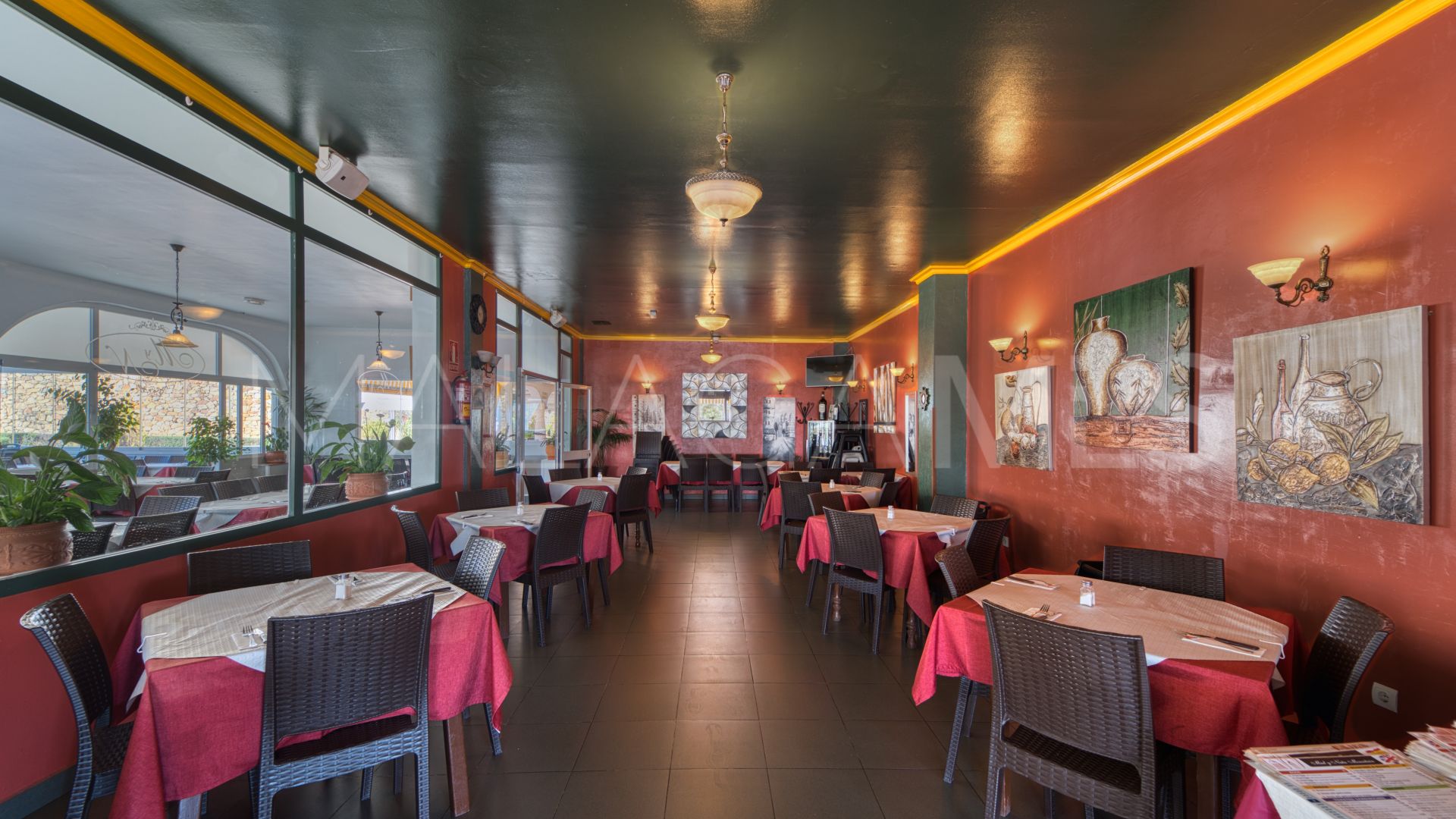 For sale commercial premises in Calahonda