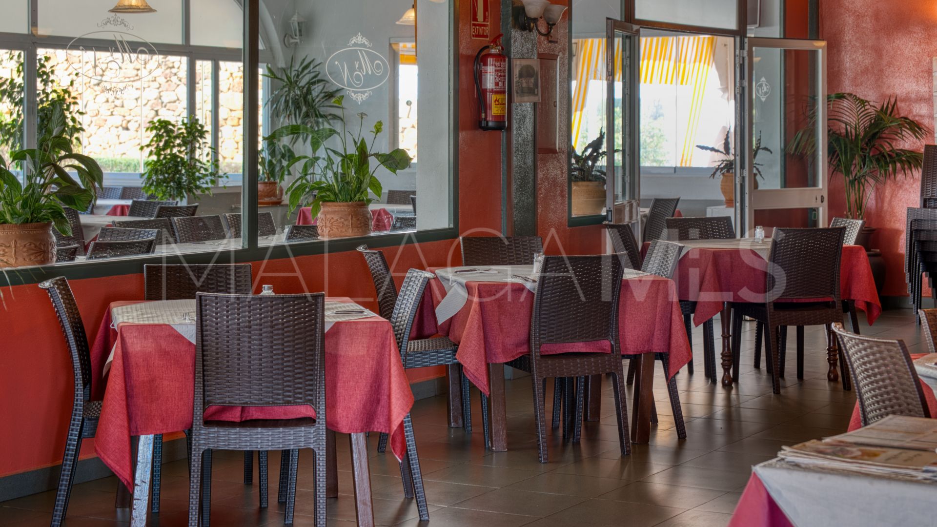 For sale commercial premises in Calahonda