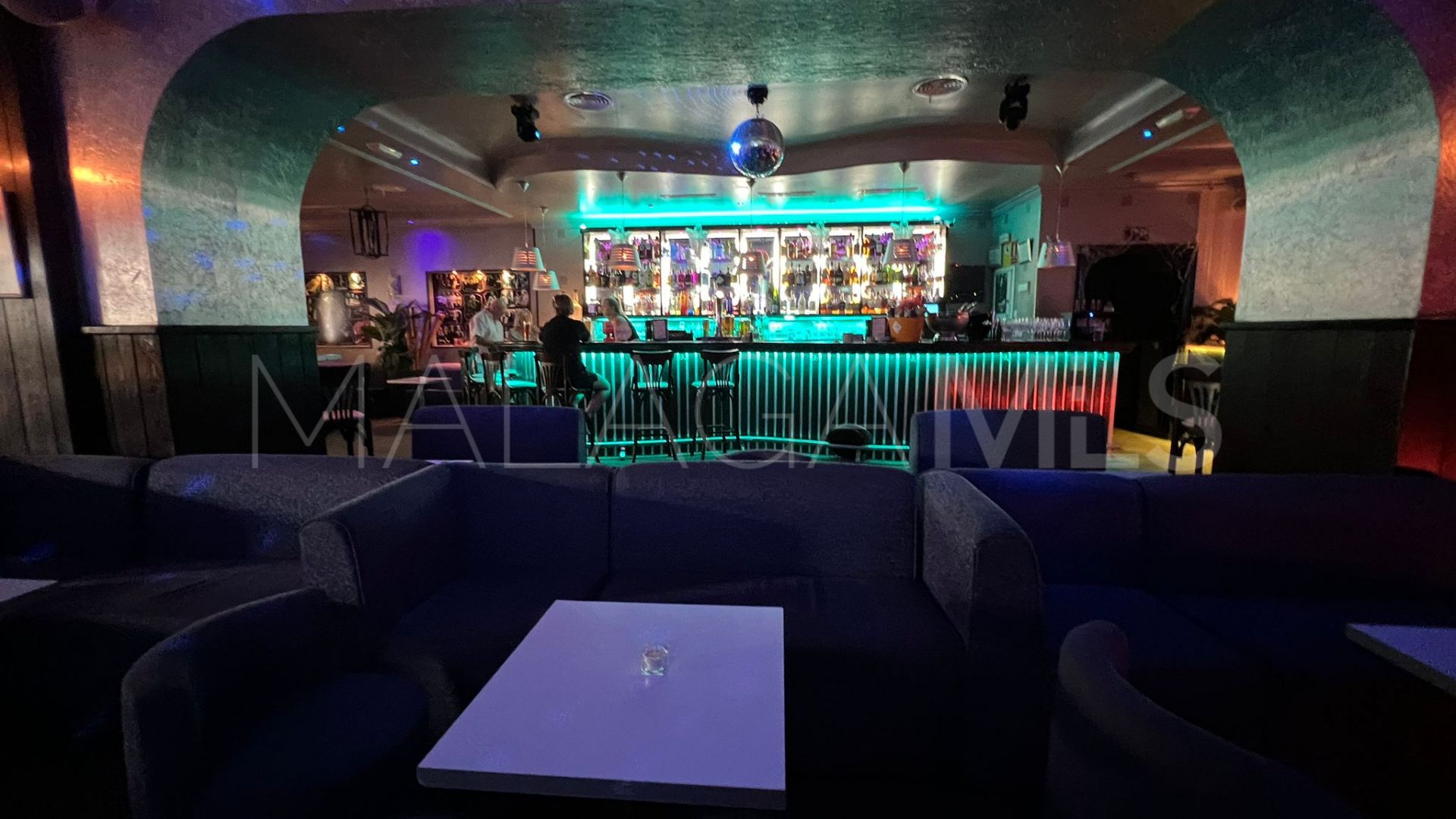 For sale commercial premises in Calahonda