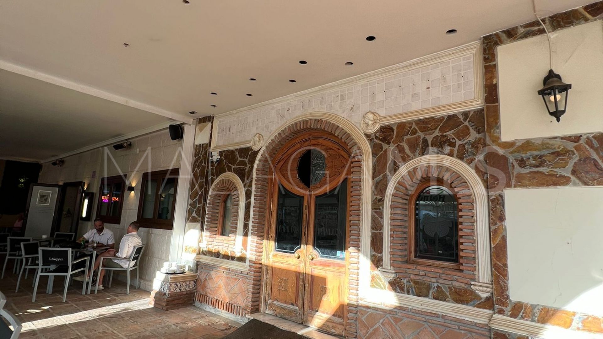 For sale commercial premises in Calahonda