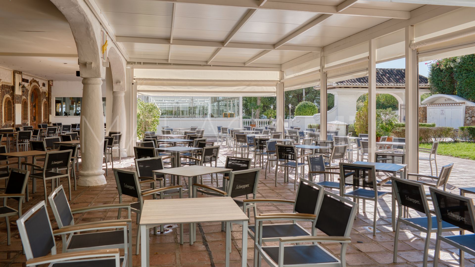 For sale commercial premises in Calahonda