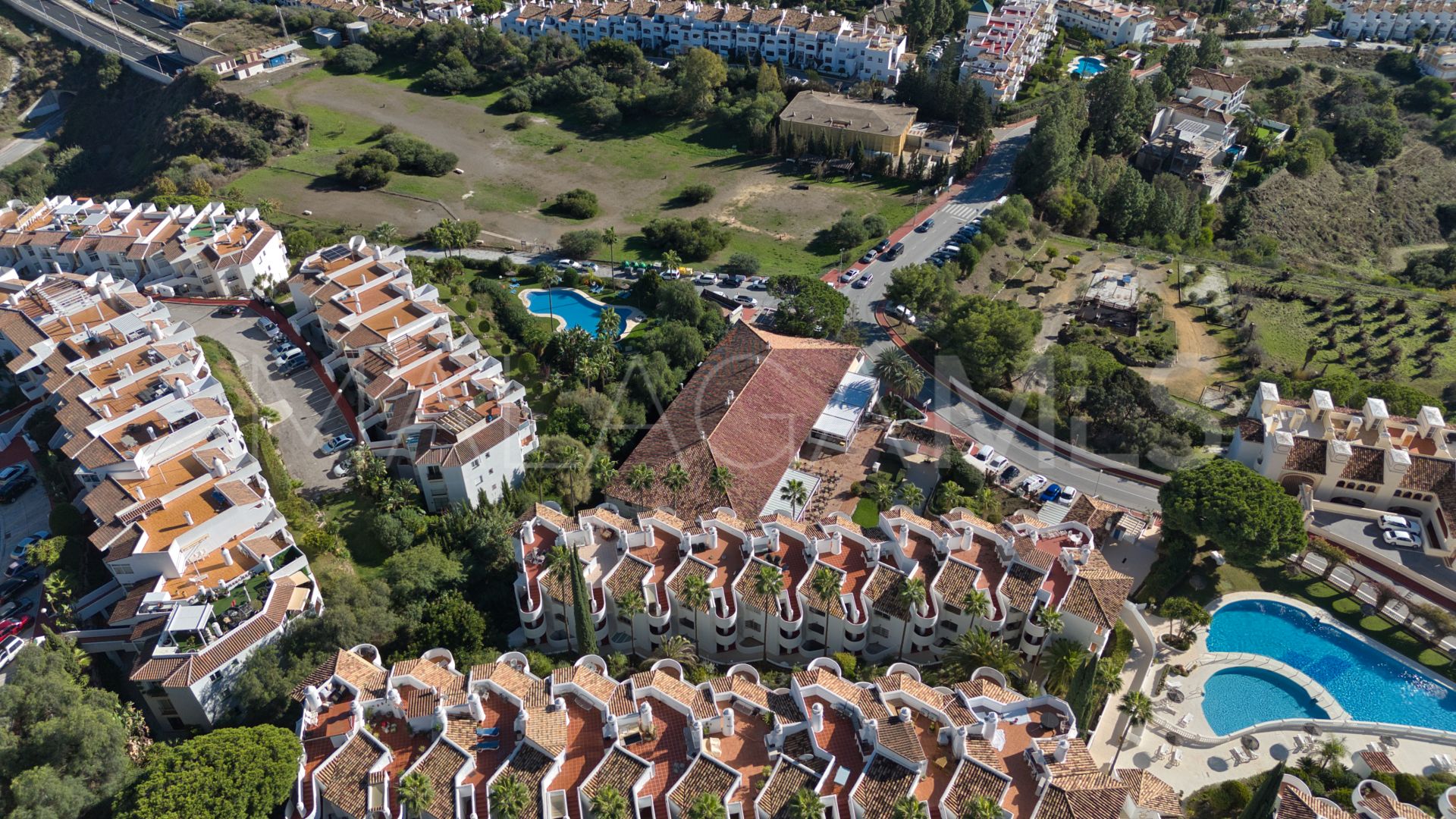 For sale commercial premises in Calahonda