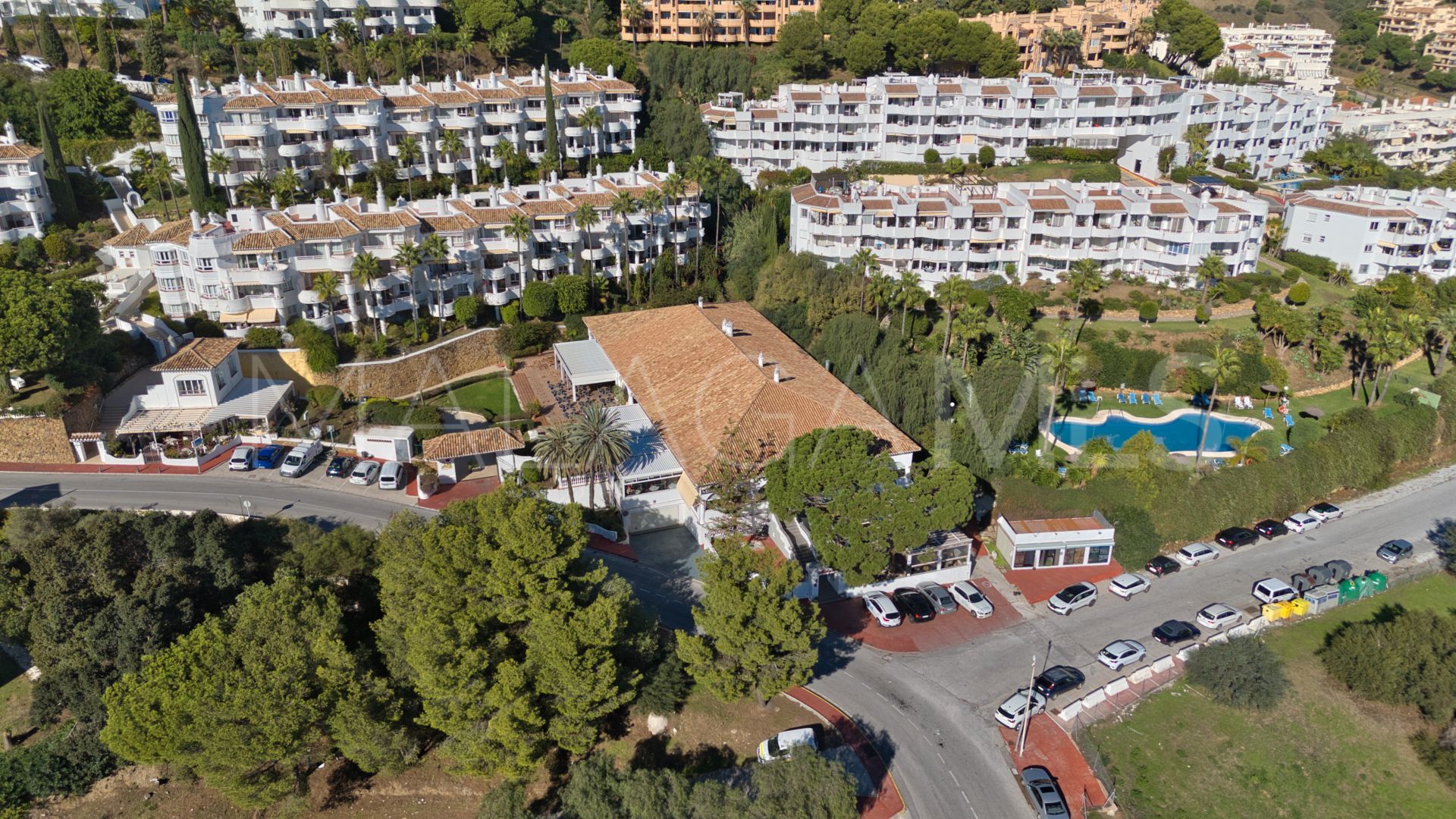 For sale commercial premises in Calahonda