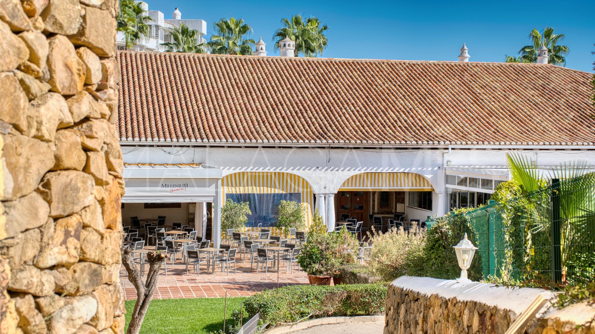 For sale commercial premises in Calahonda