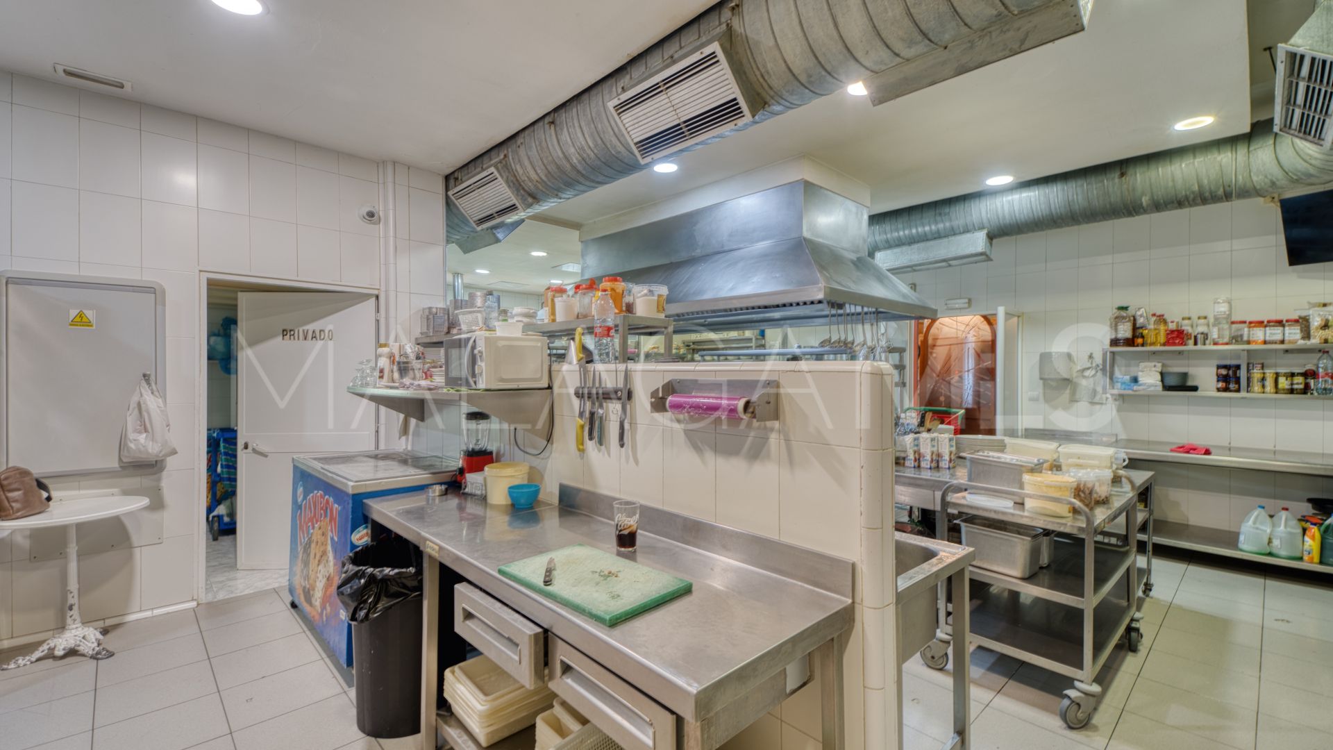 For sale commercial premises in Calahonda