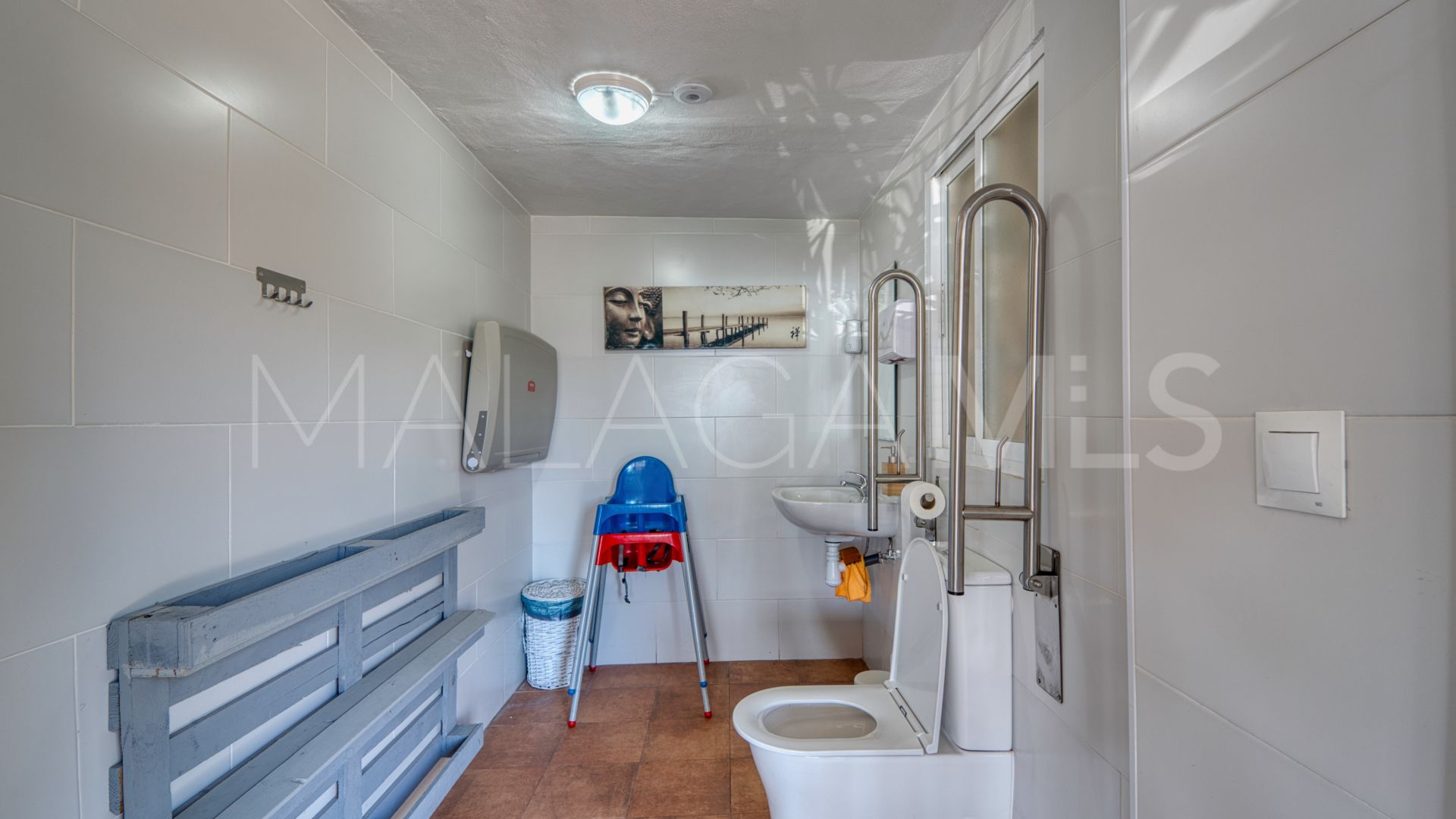 For sale commercial premises in Calahonda