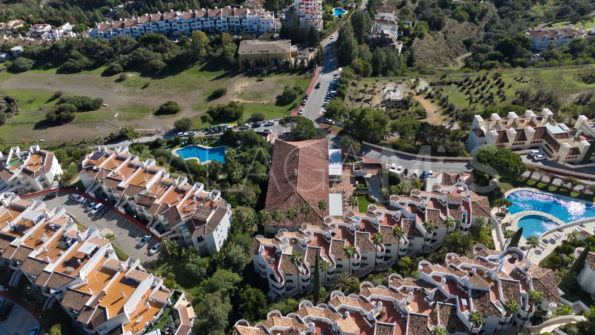 For sale commercial premises in Calahonda
