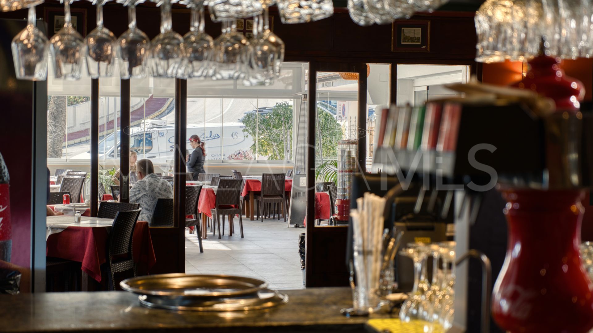 For sale commercial premises in Calahonda