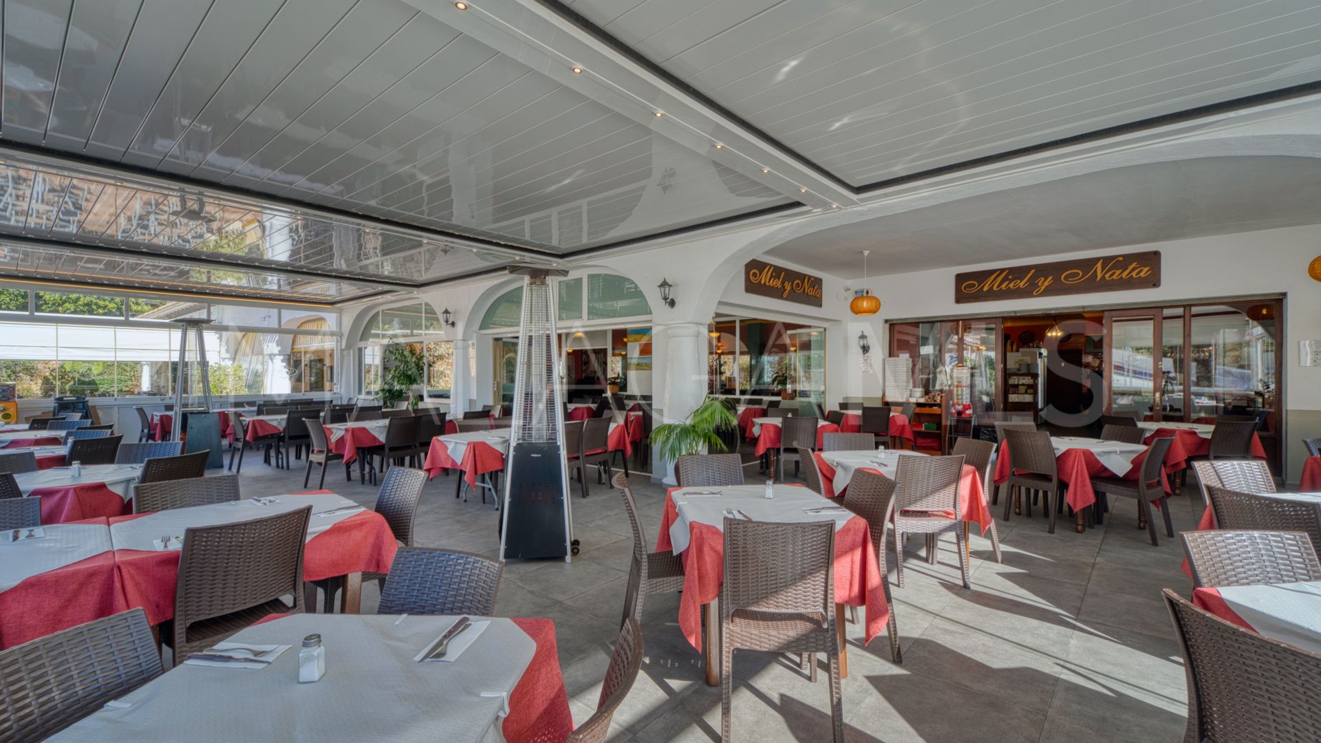 For sale commercial premises in Calahonda