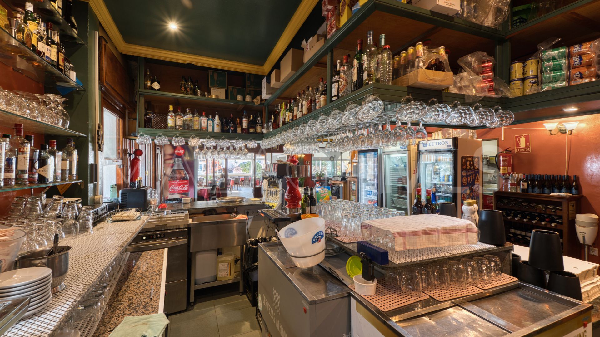 For sale commercial premises in Calahonda