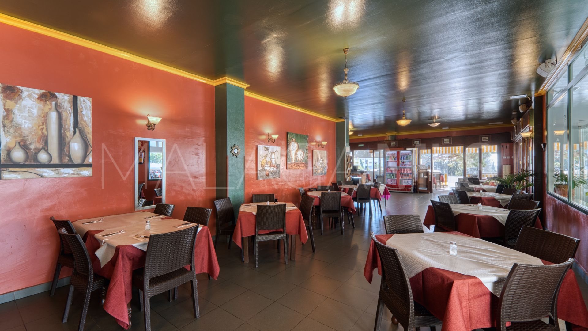 For sale commercial premises in Calahonda