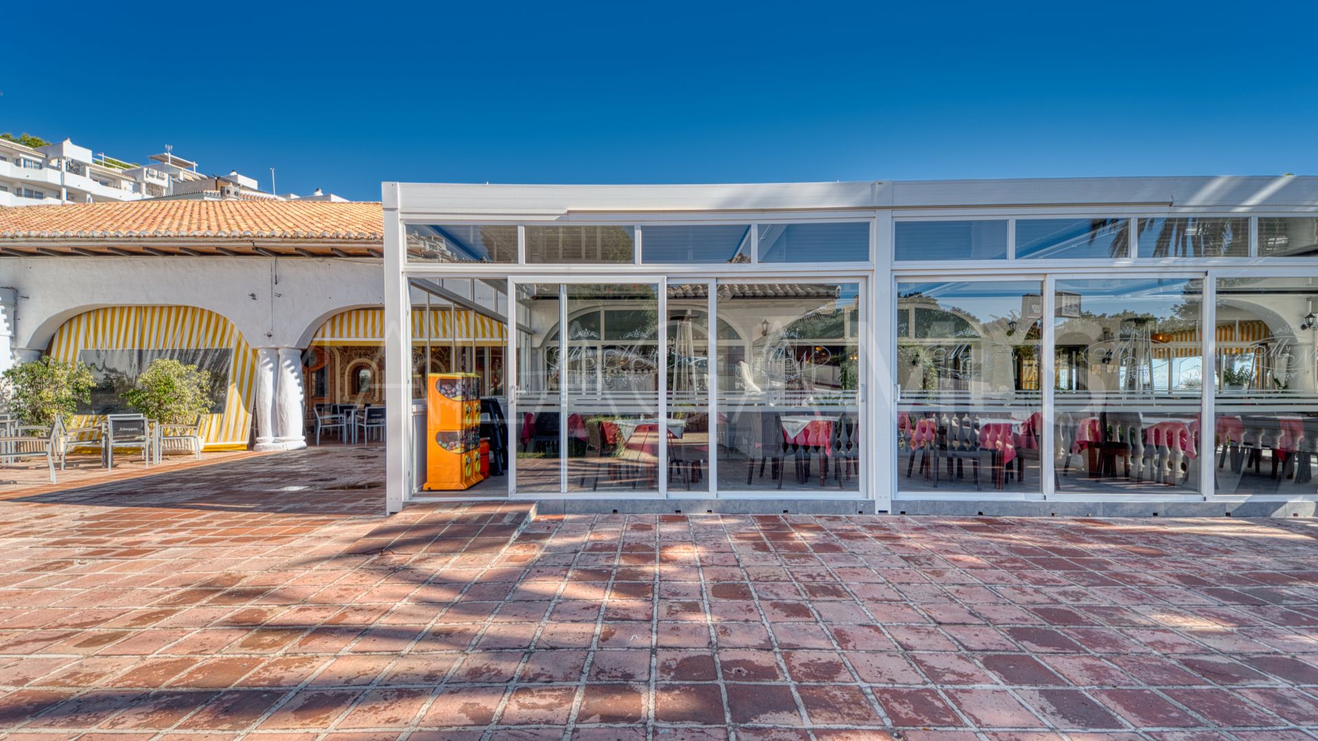 For sale commercial premises in Calahonda