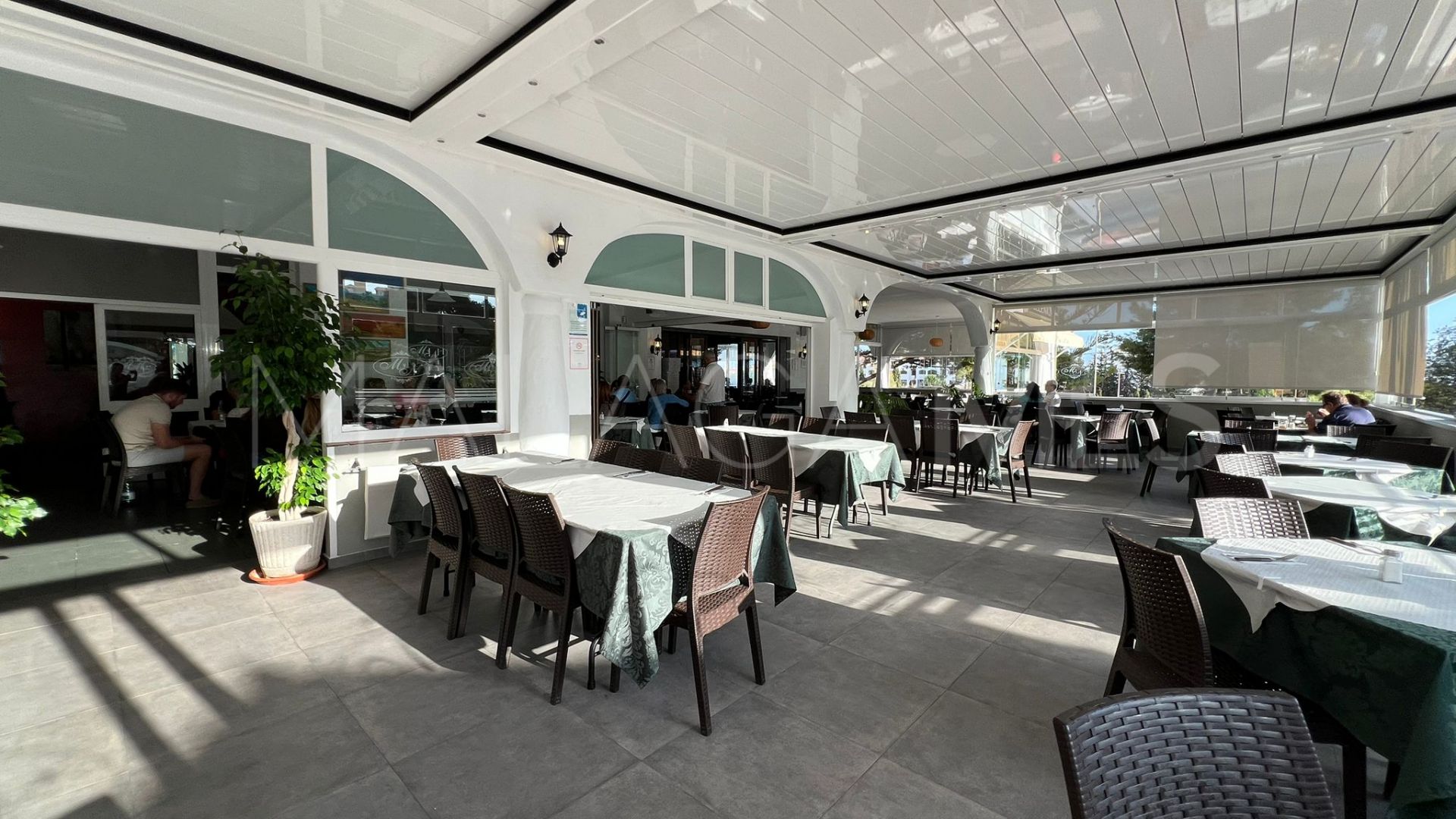 For sale commercial premises in Calahonda