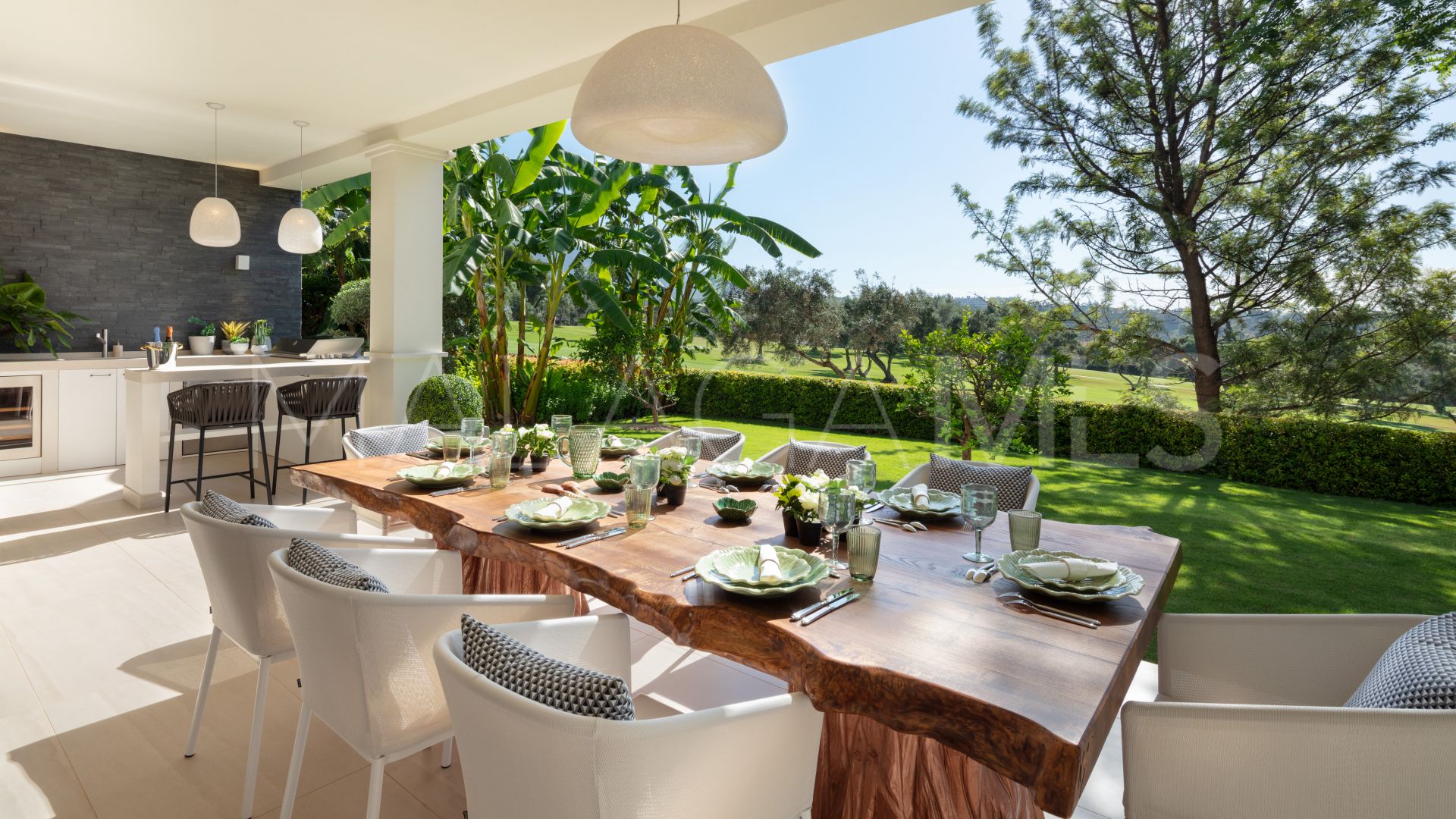 Villa for sale in Nueva Andalucia