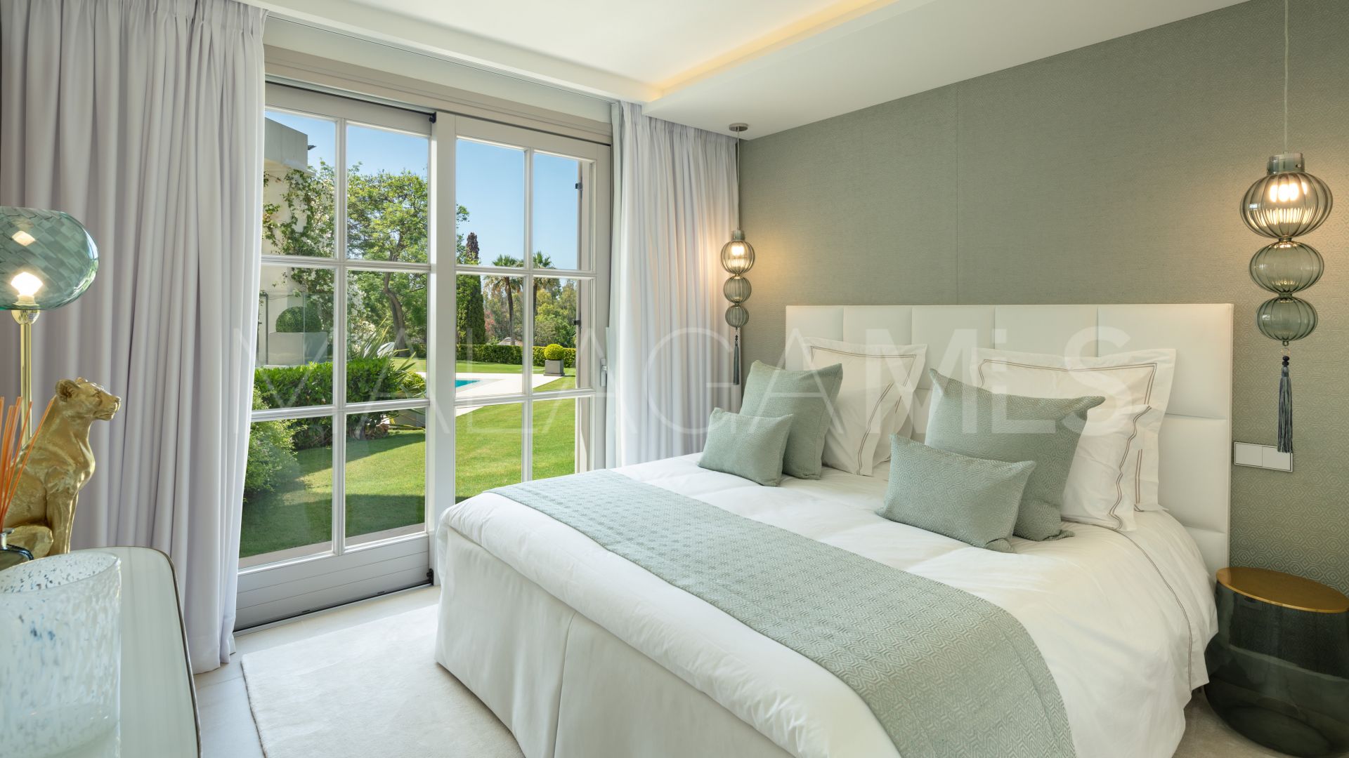 Villa for sale in Nueva Andalucia