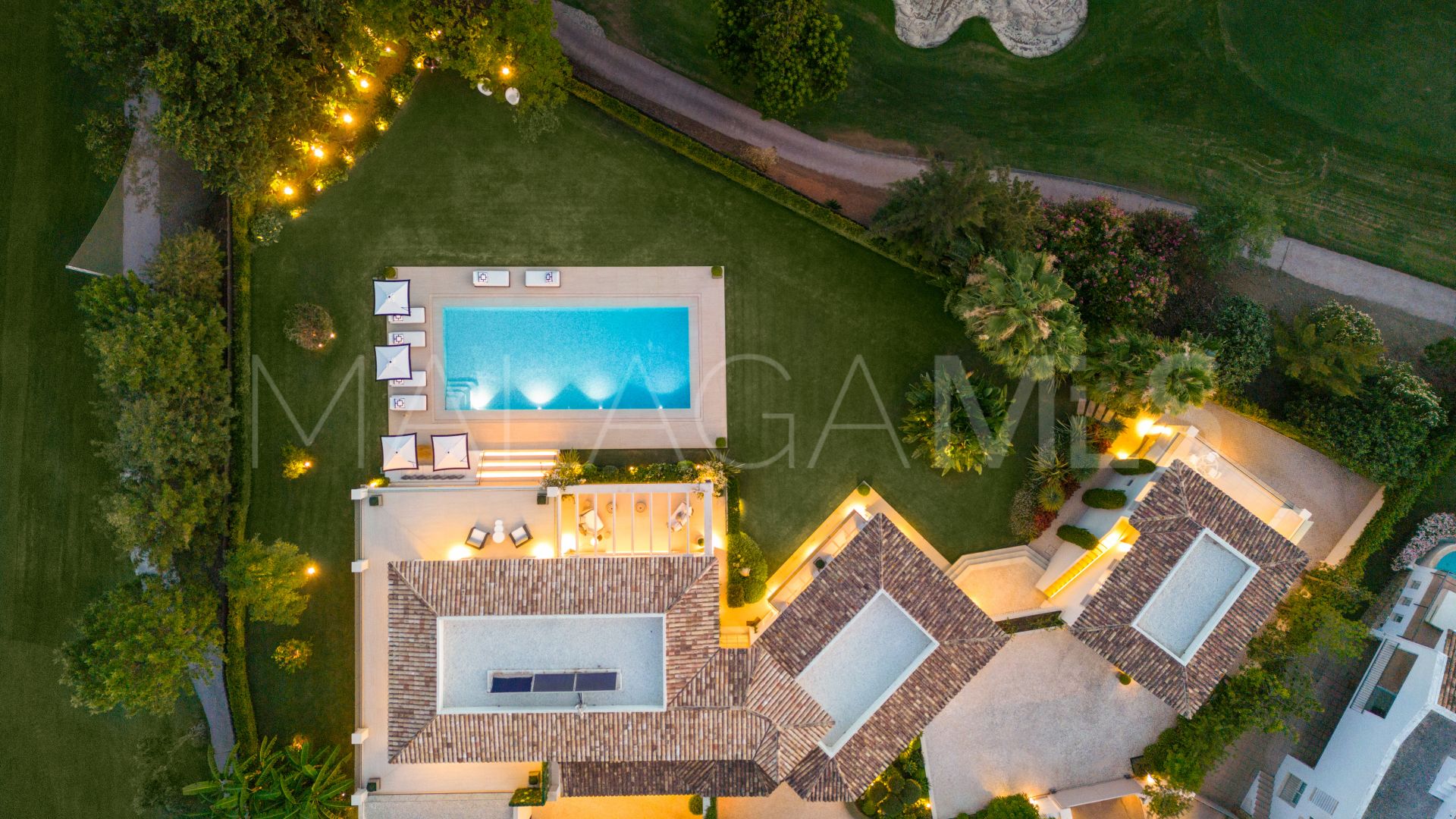 Villa for sale in Nueva Andalucia