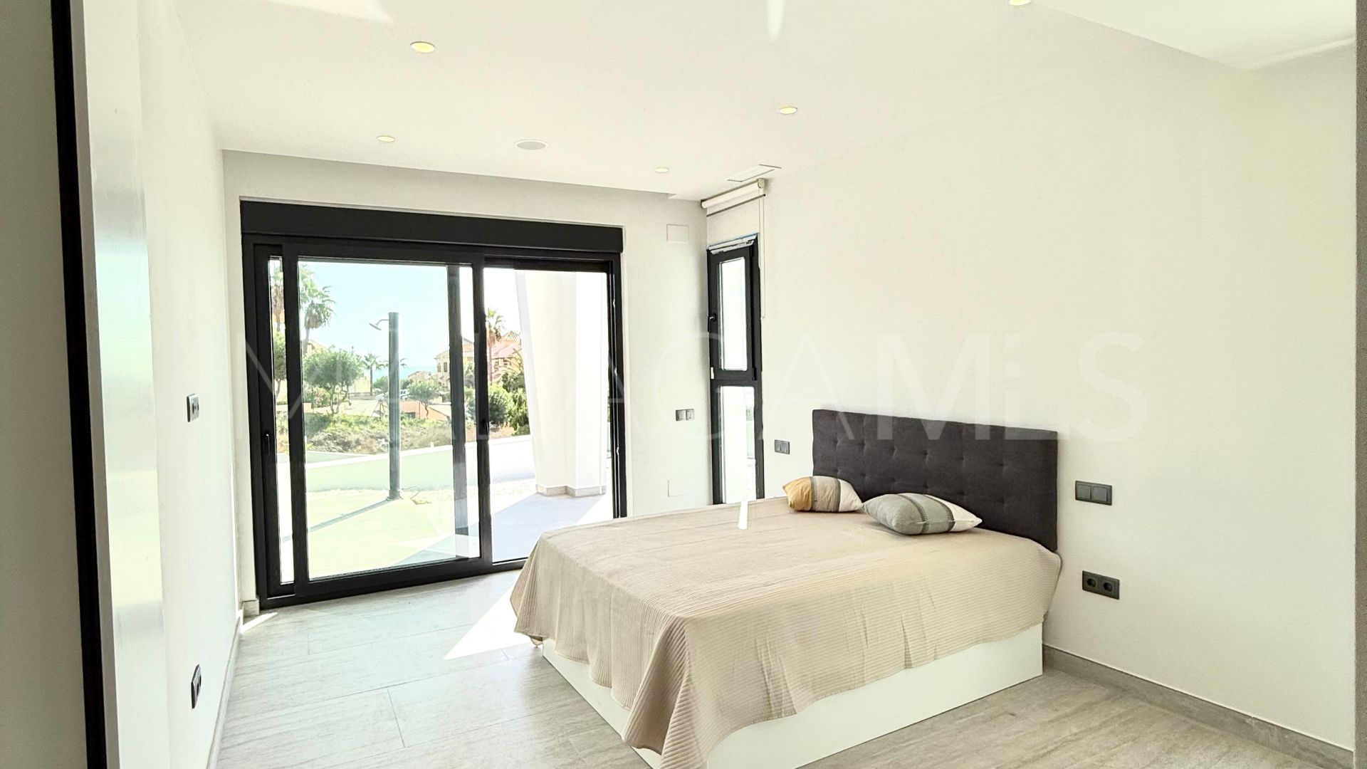 Buy villa de 5 bedrooms in El Faro