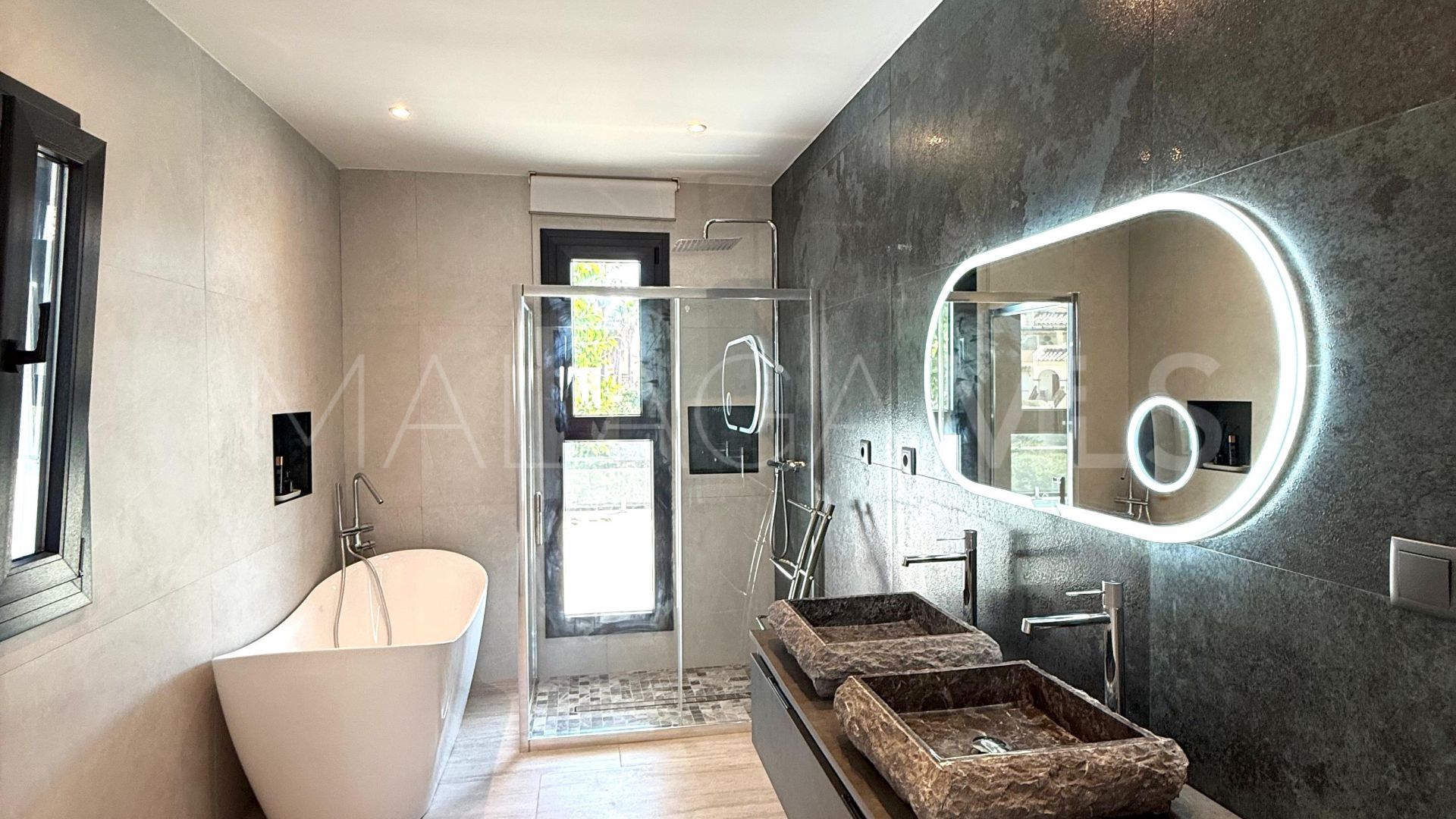 Buy villa de 5 bedrooms in El Faro