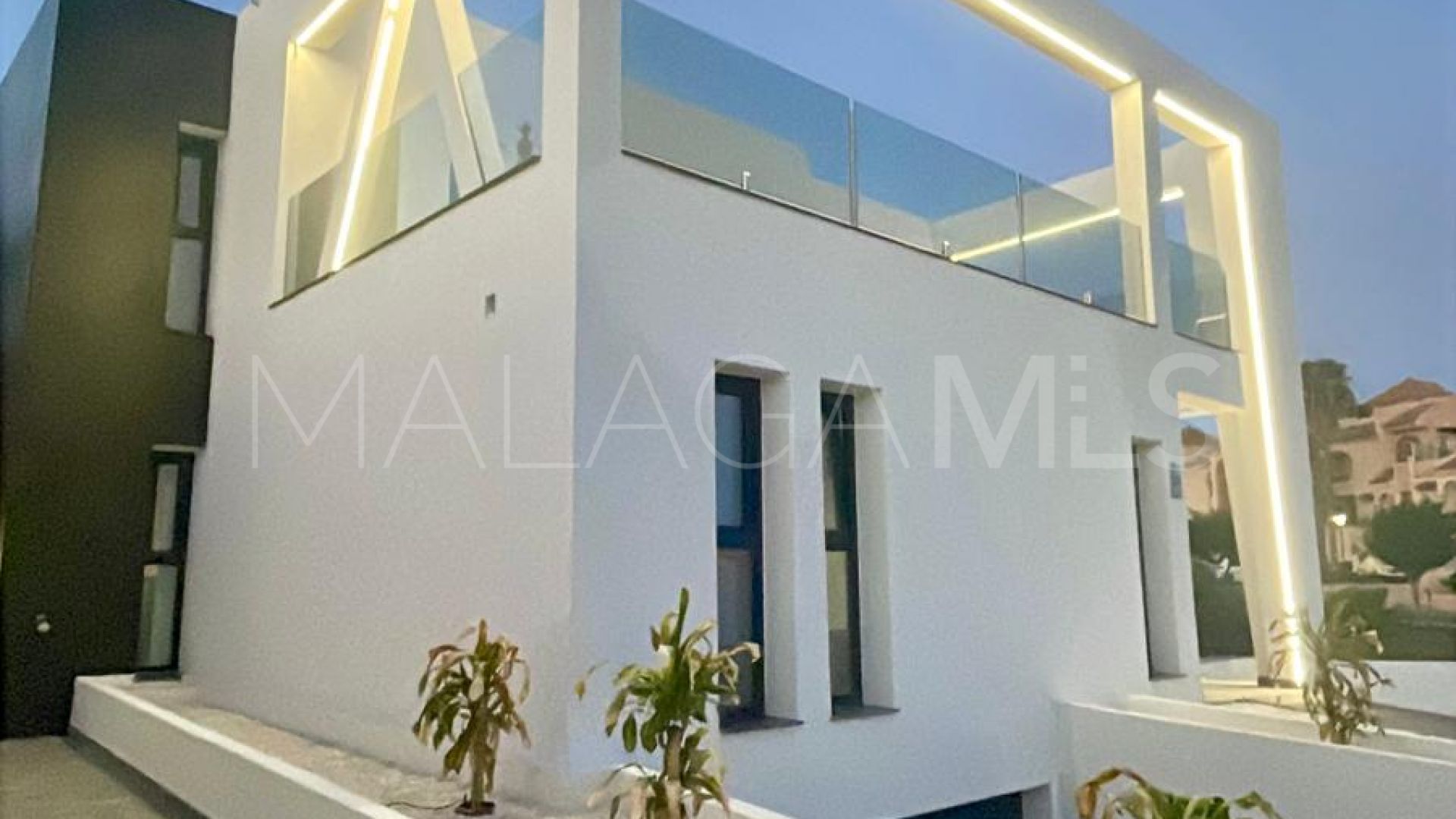 Buy villa de 5 bedrooms in El Faro