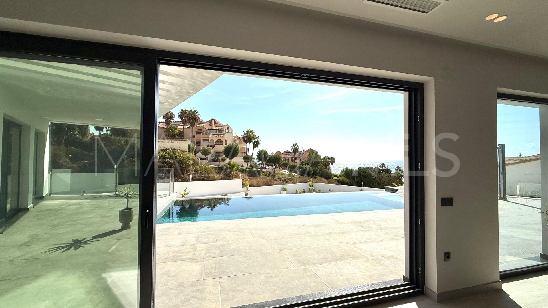 Buy villa de 5 bedrooms in El Faro